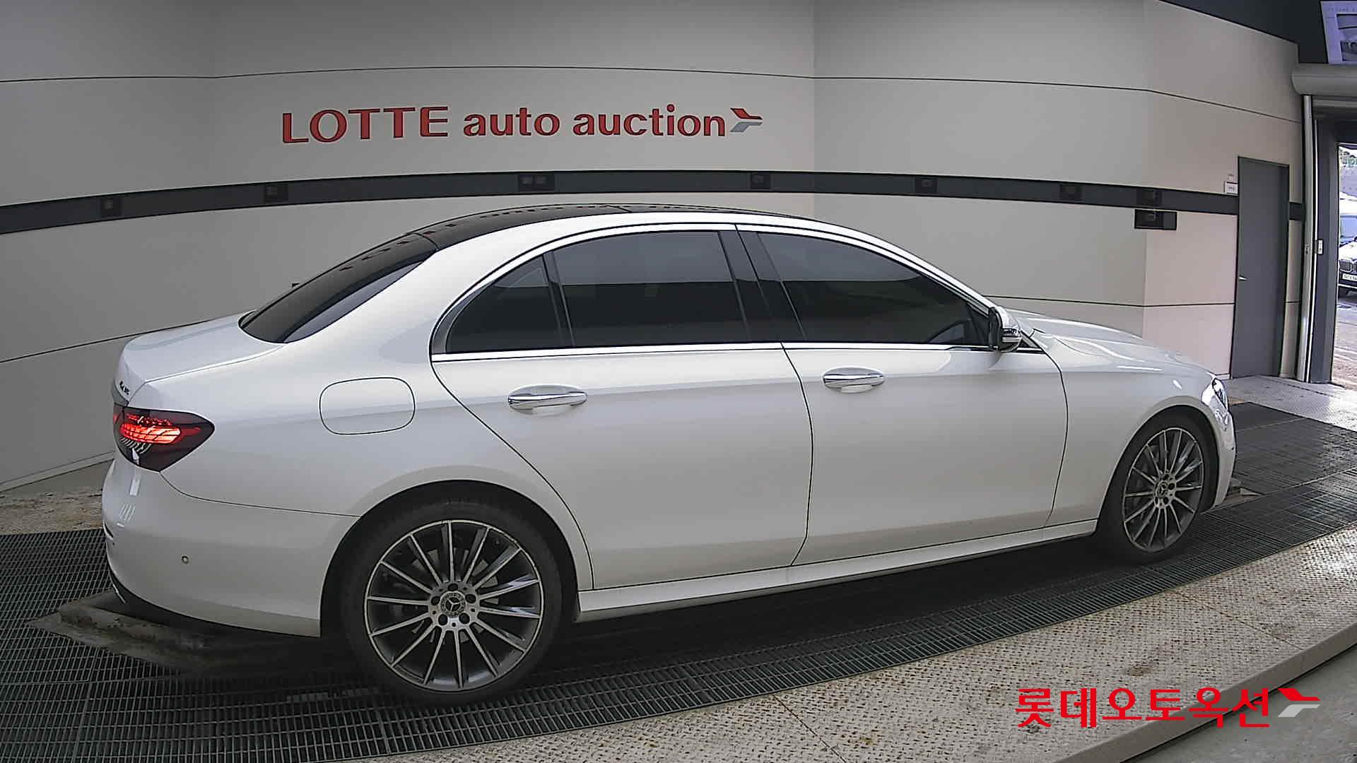 2022 - Mercedes-Benz E350