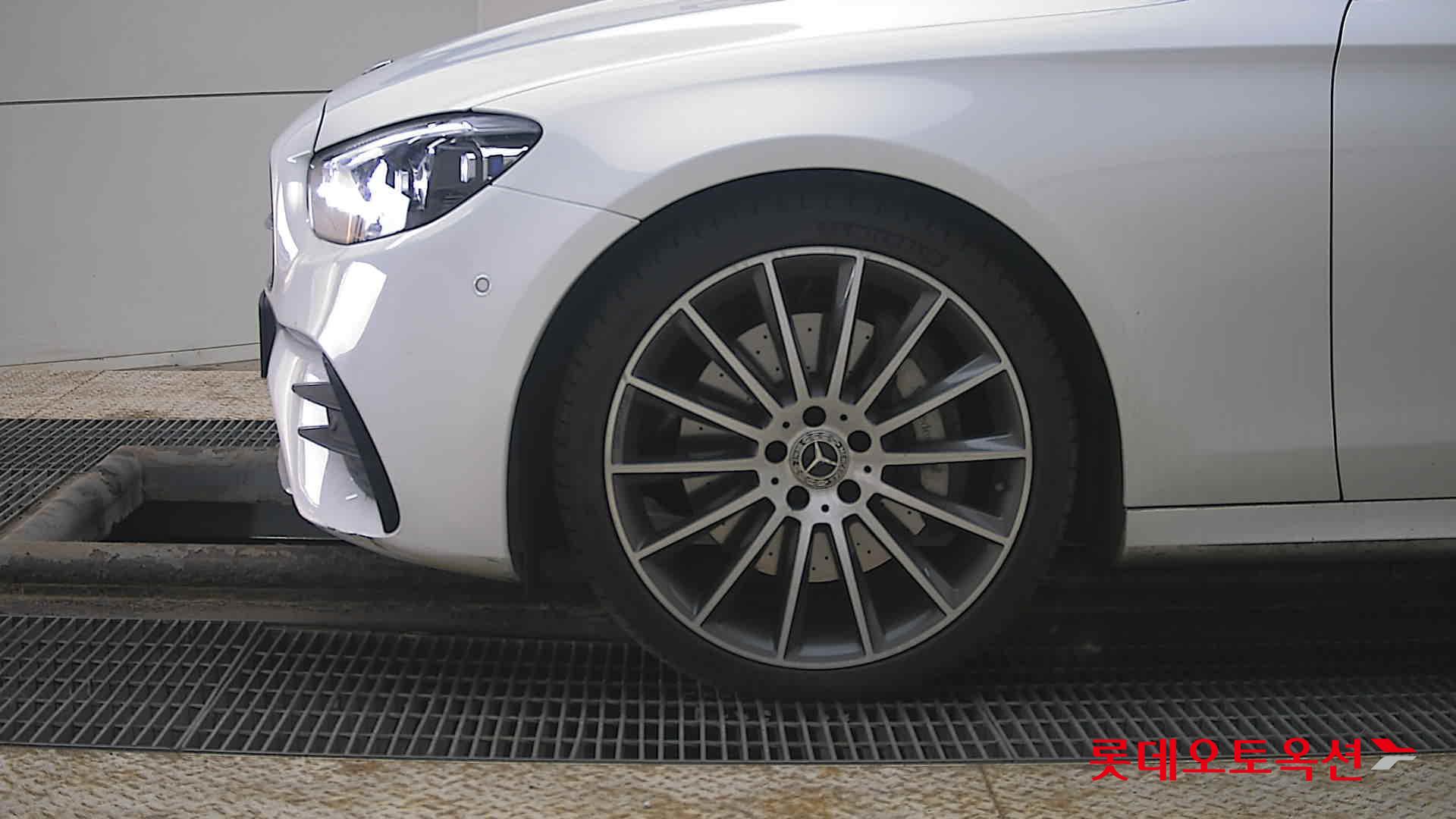 2022 - Mercedes-Benz E350