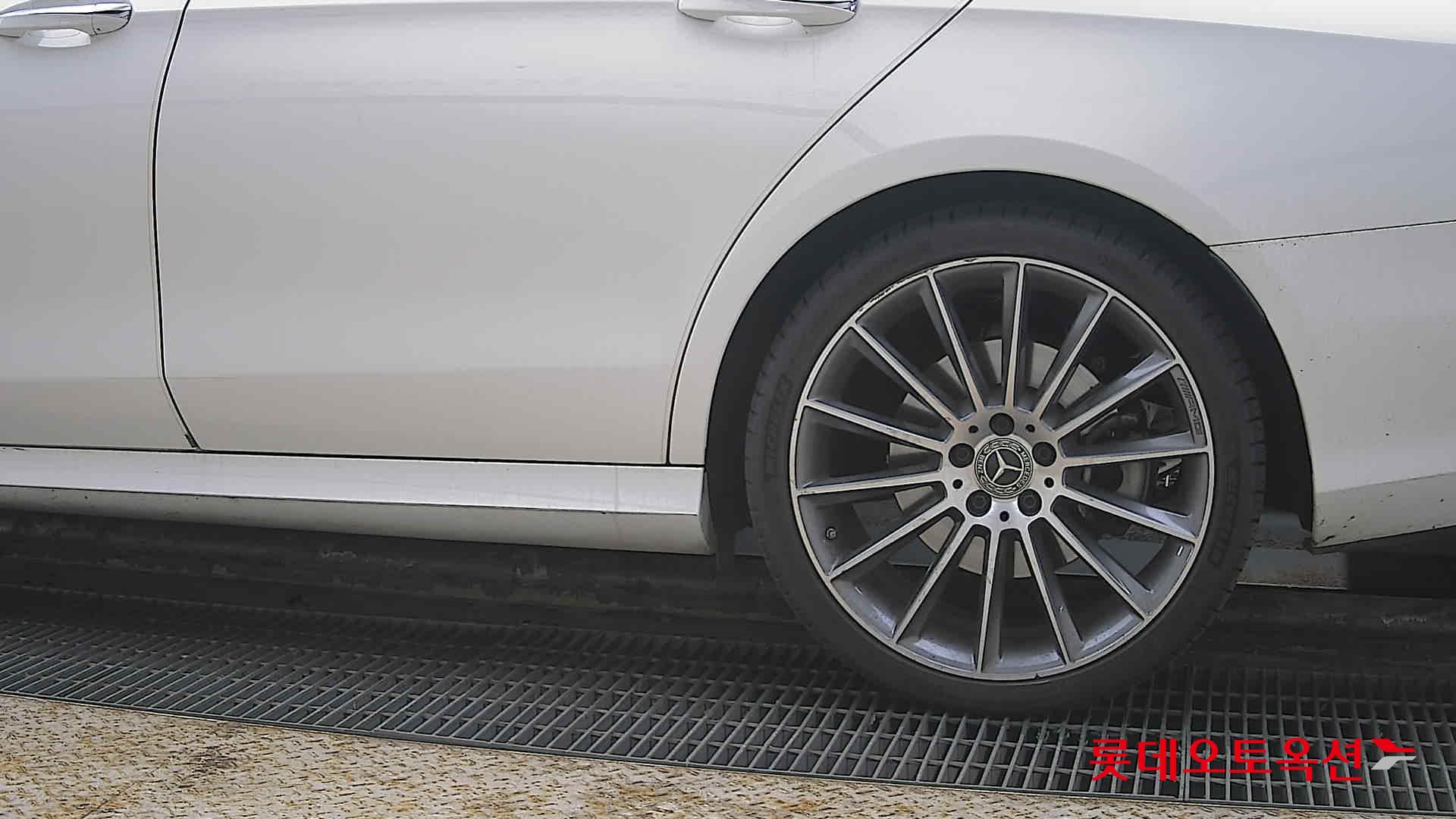 2022 - Mercedes-Benz E350