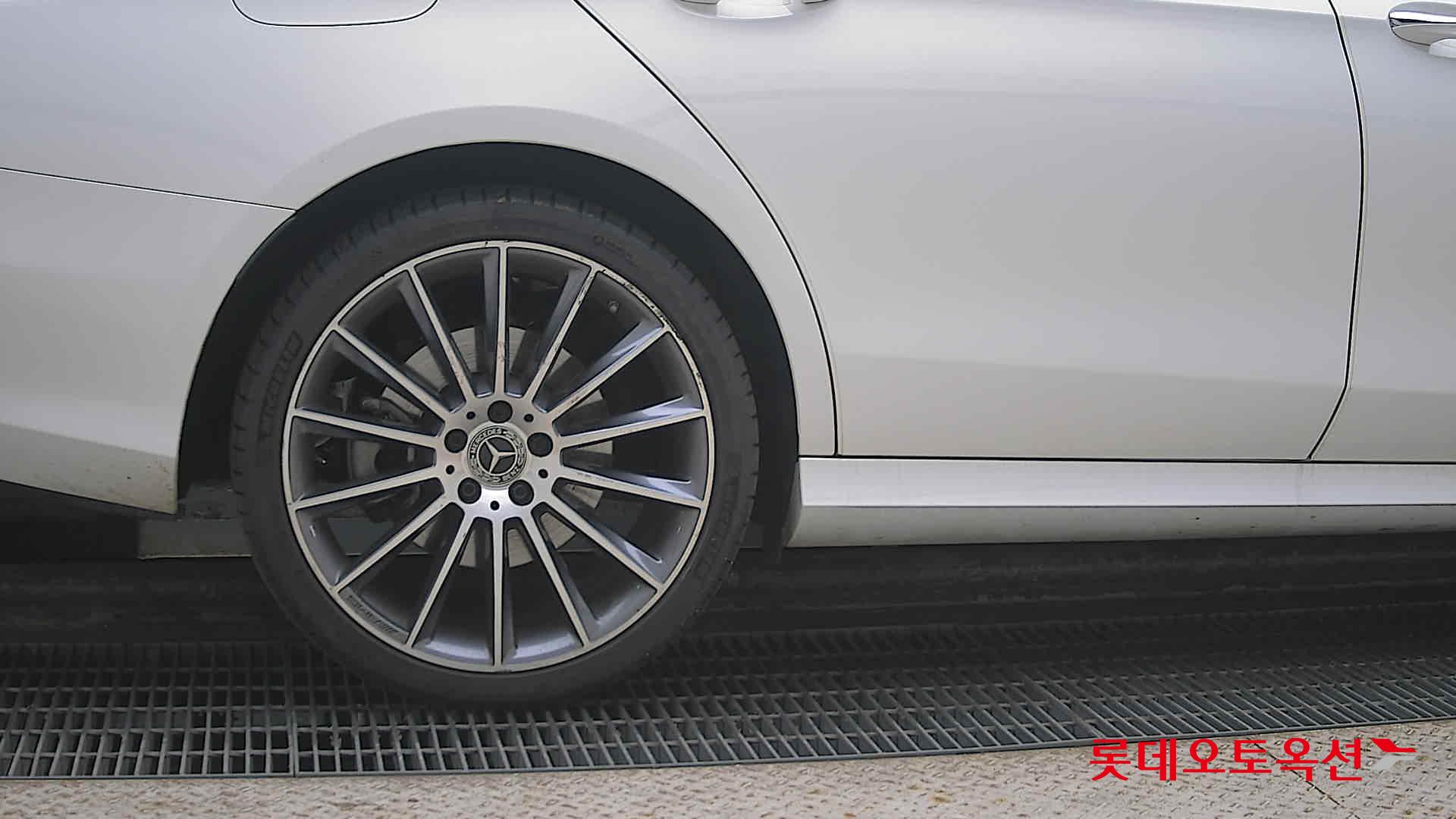 2022 - Mercedes-Benz E350