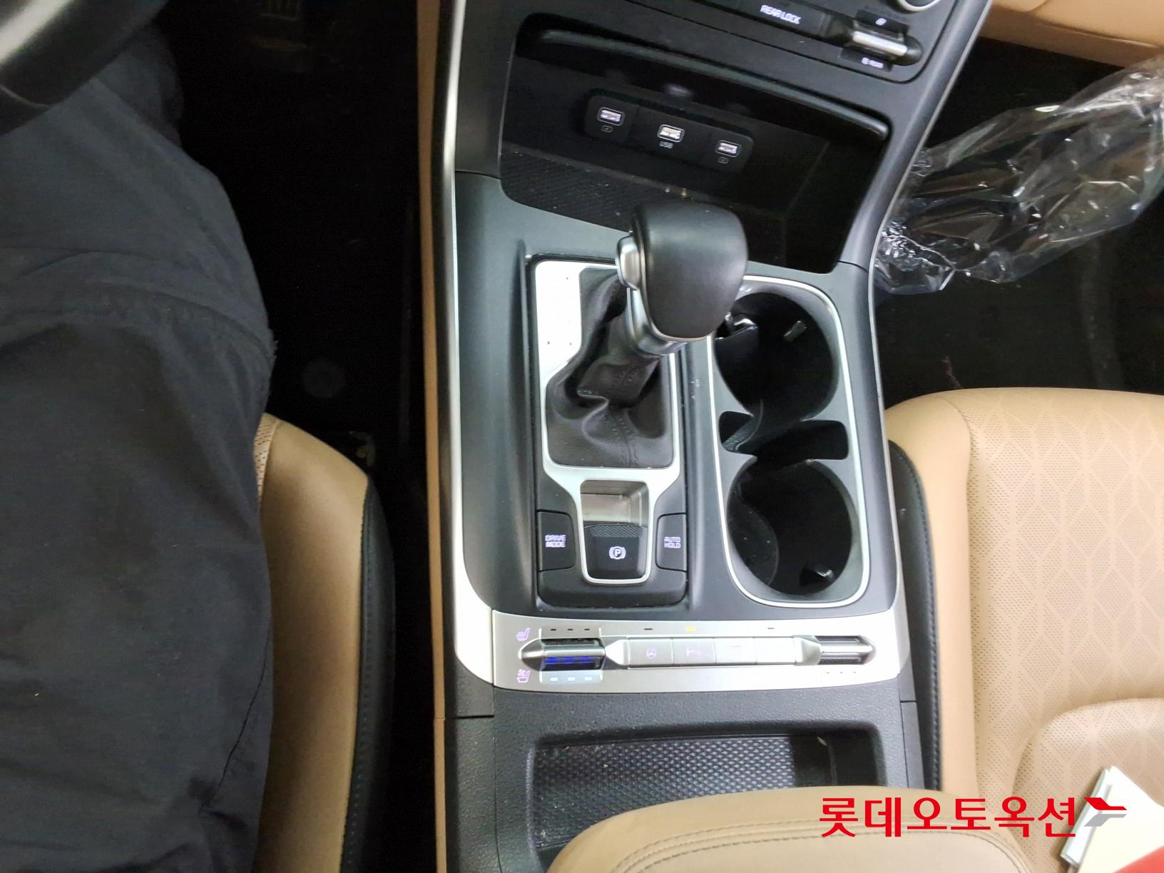 Kia Carnival 2023 - Image 32