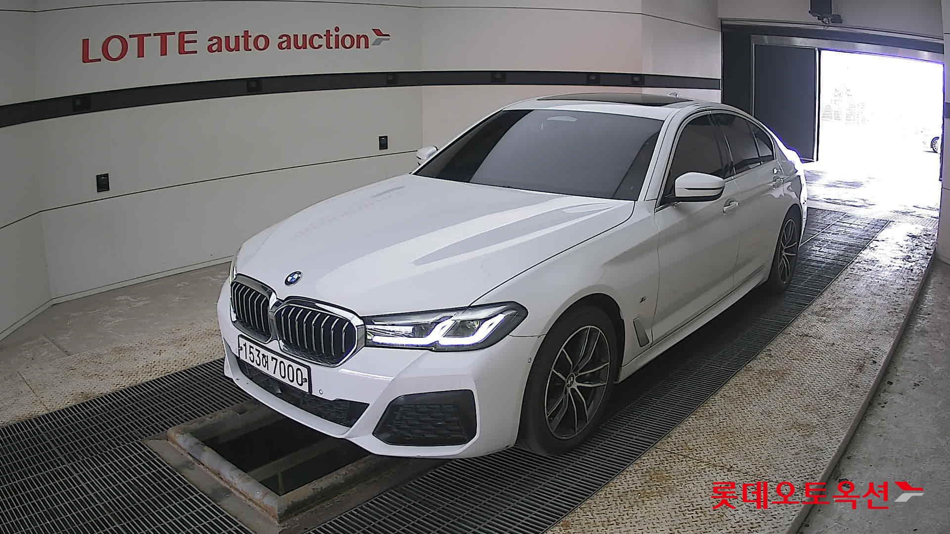 2022 - BMW 523D