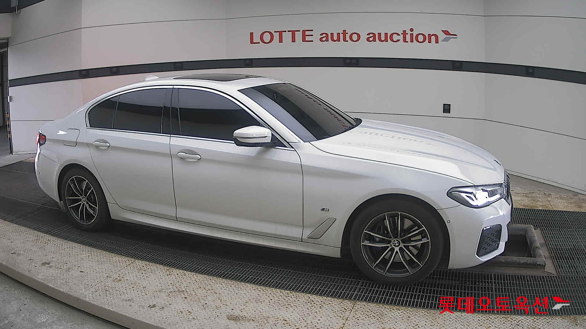2022 - BMW 523D