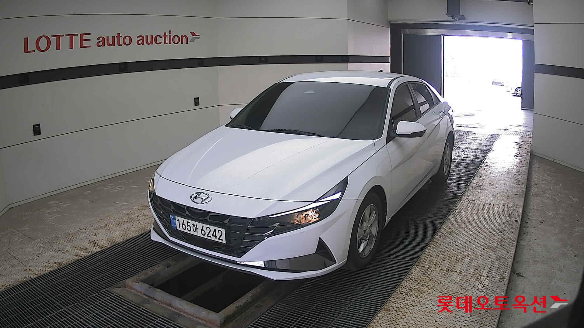 Hyundai Elantra 2022 - Image 10