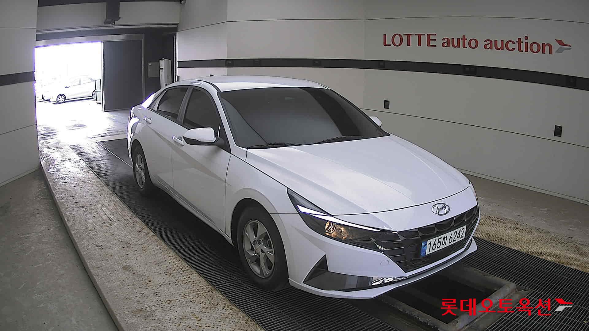 Hyundai Elantra 2022 - Image 6