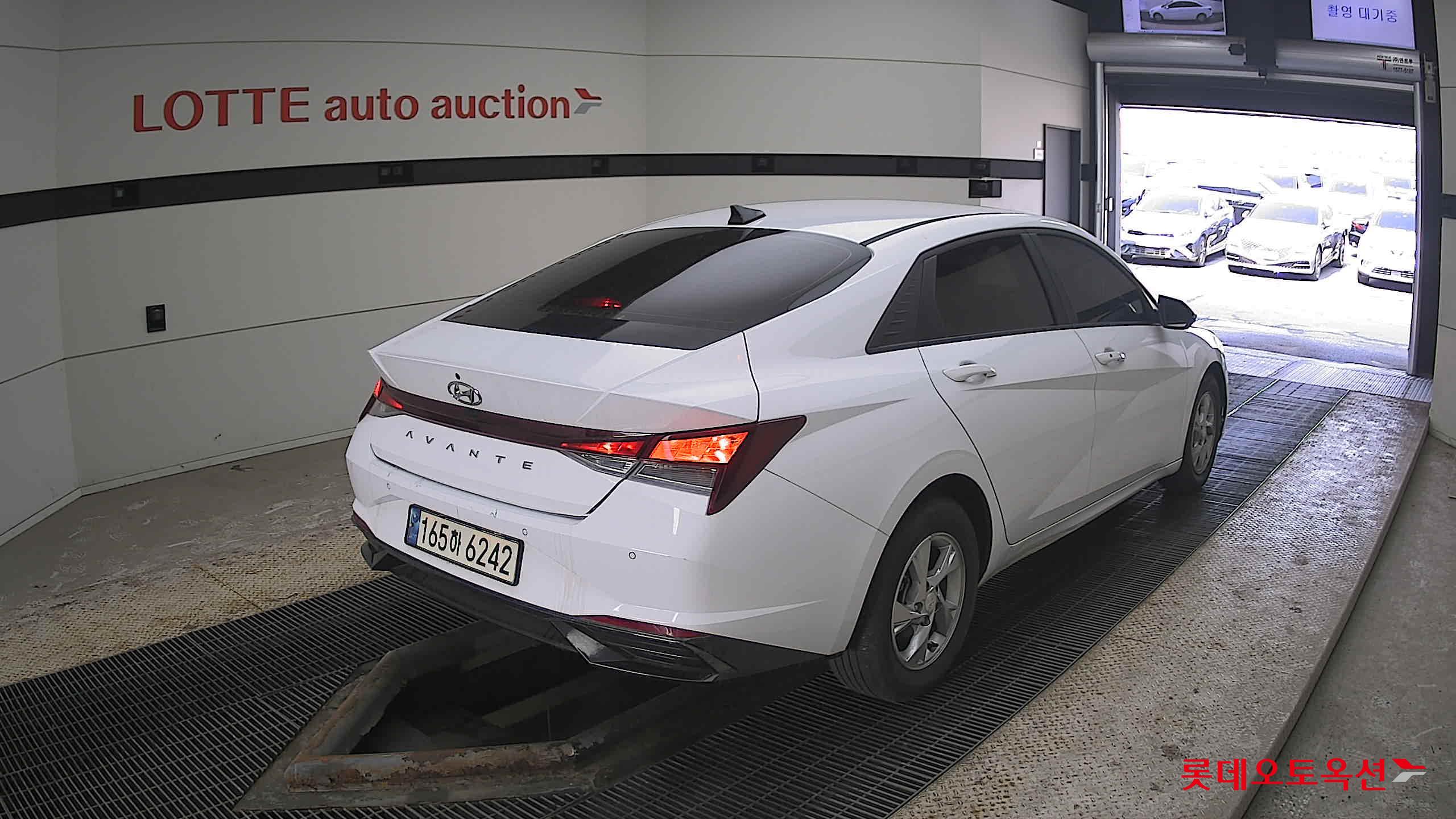 Hyundai Elantra 2022 - Image 5
