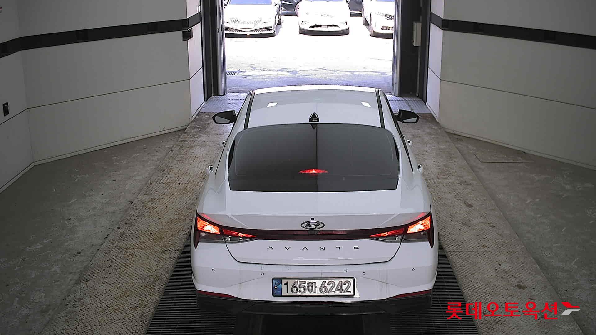 Hyundai Elantra 2022 - Image 17
