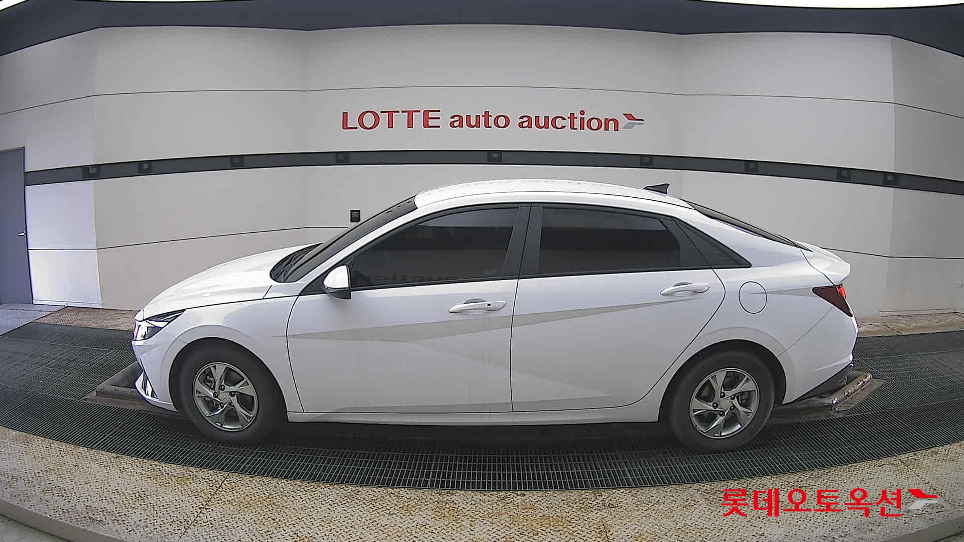 Hyundai Elantra 2022 - Image 13