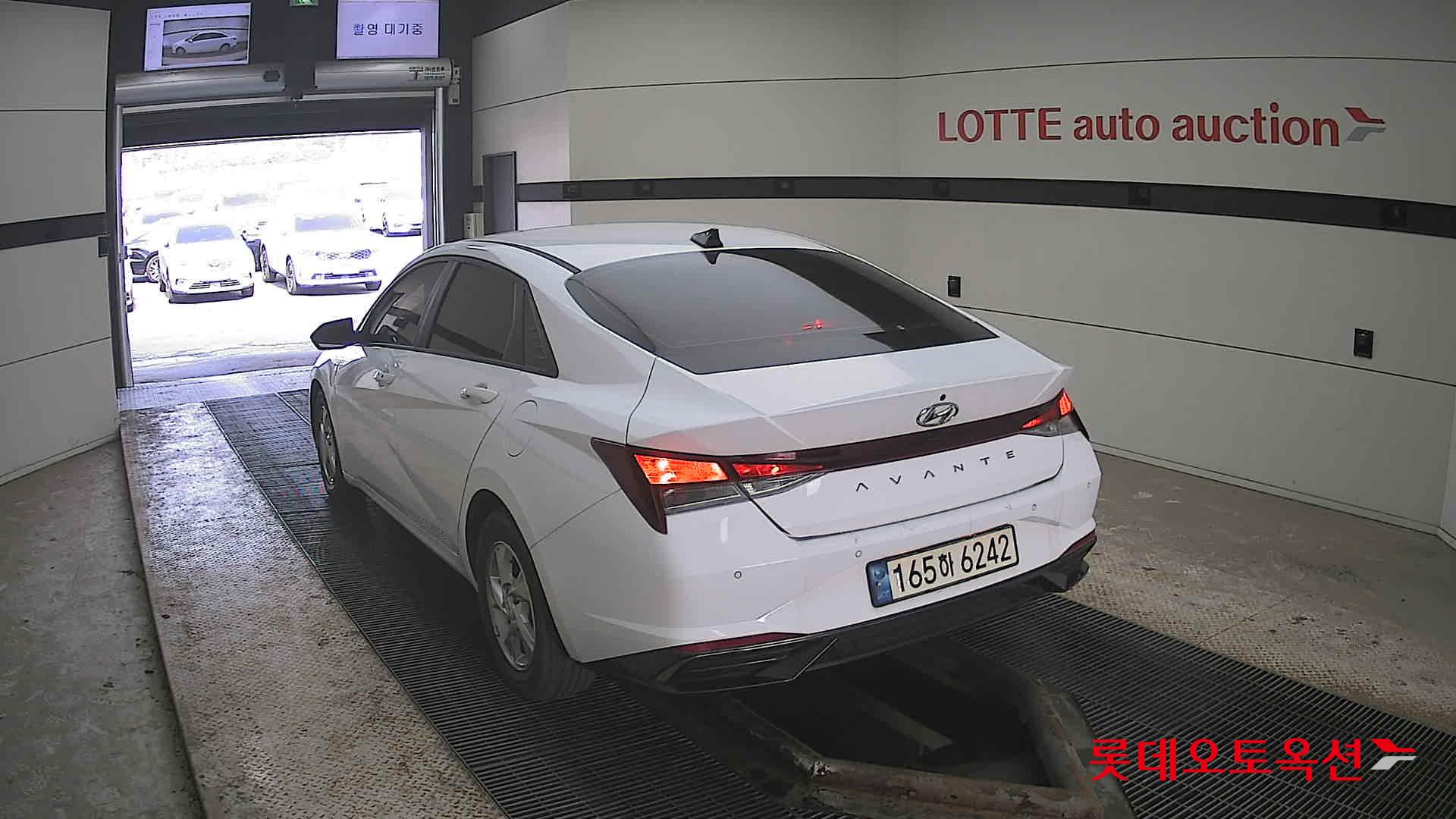 Hyundai Elantra 2022 - Image 16