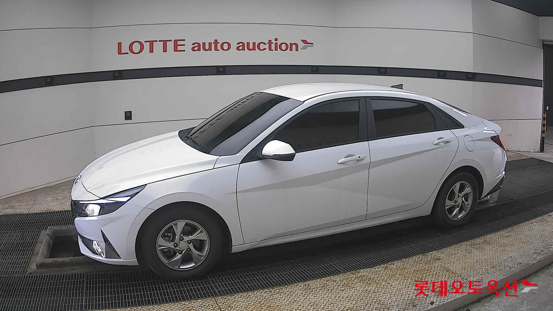 Hyundai Elantra 2022 - Image 12