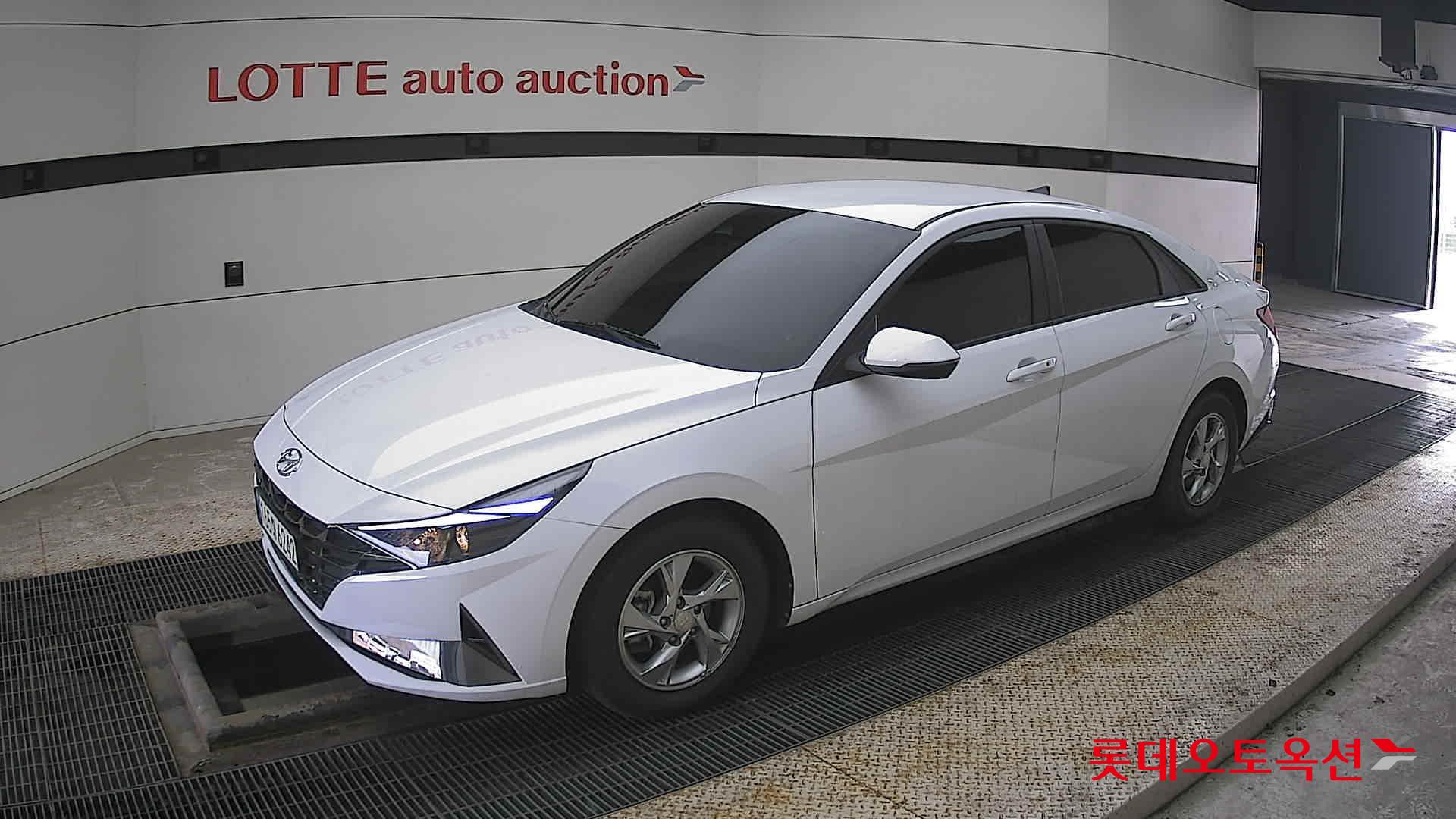 Hyundai Elantra 2022 - Image 11