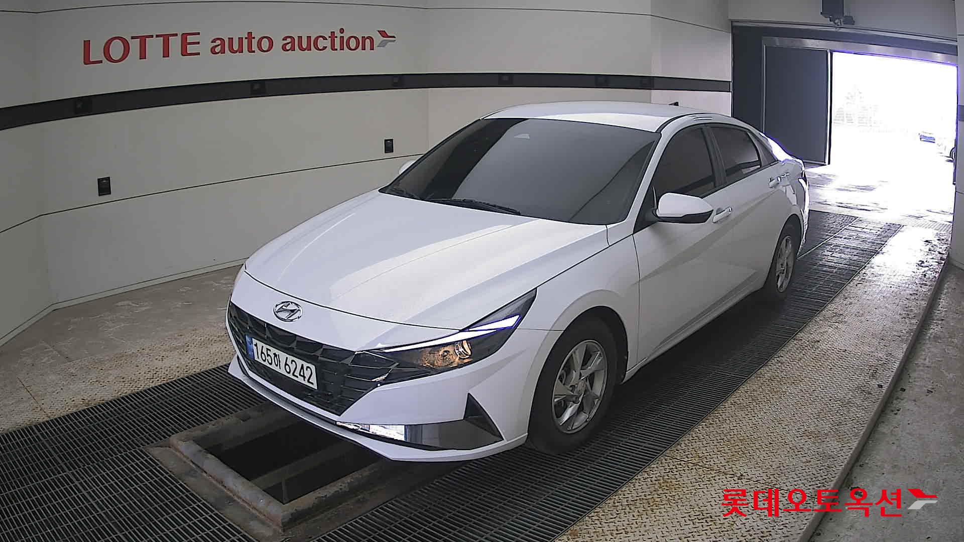 Hyundai Elantra 2022 - Image 3