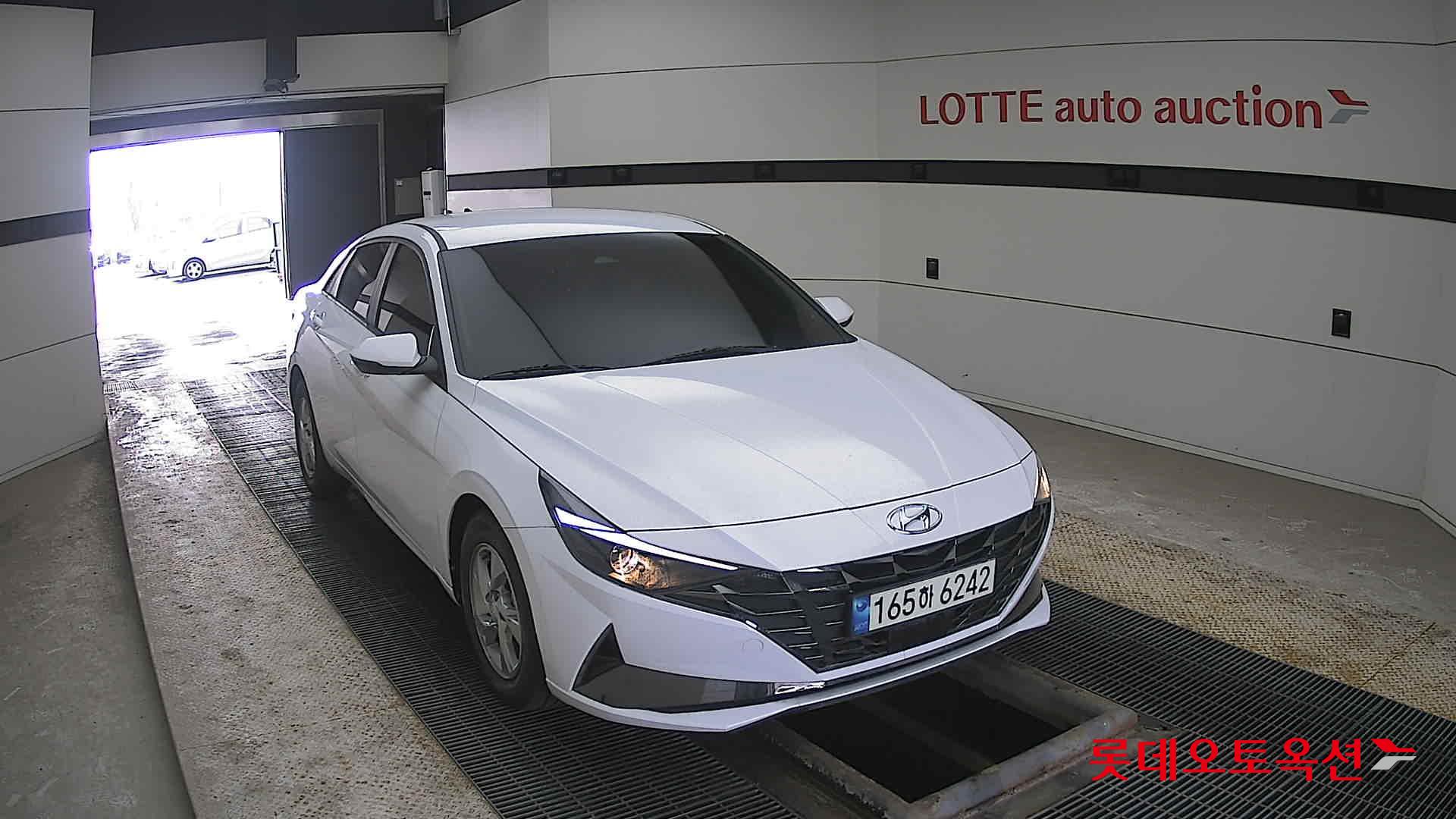 Hyundai Elantra 2022 - Image 24