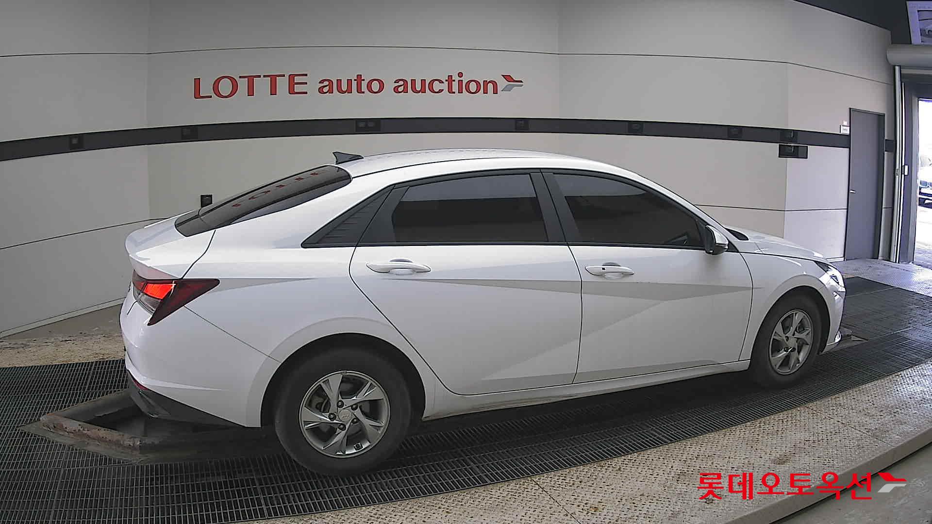 Hyundai Elantra 2022 - Image 20