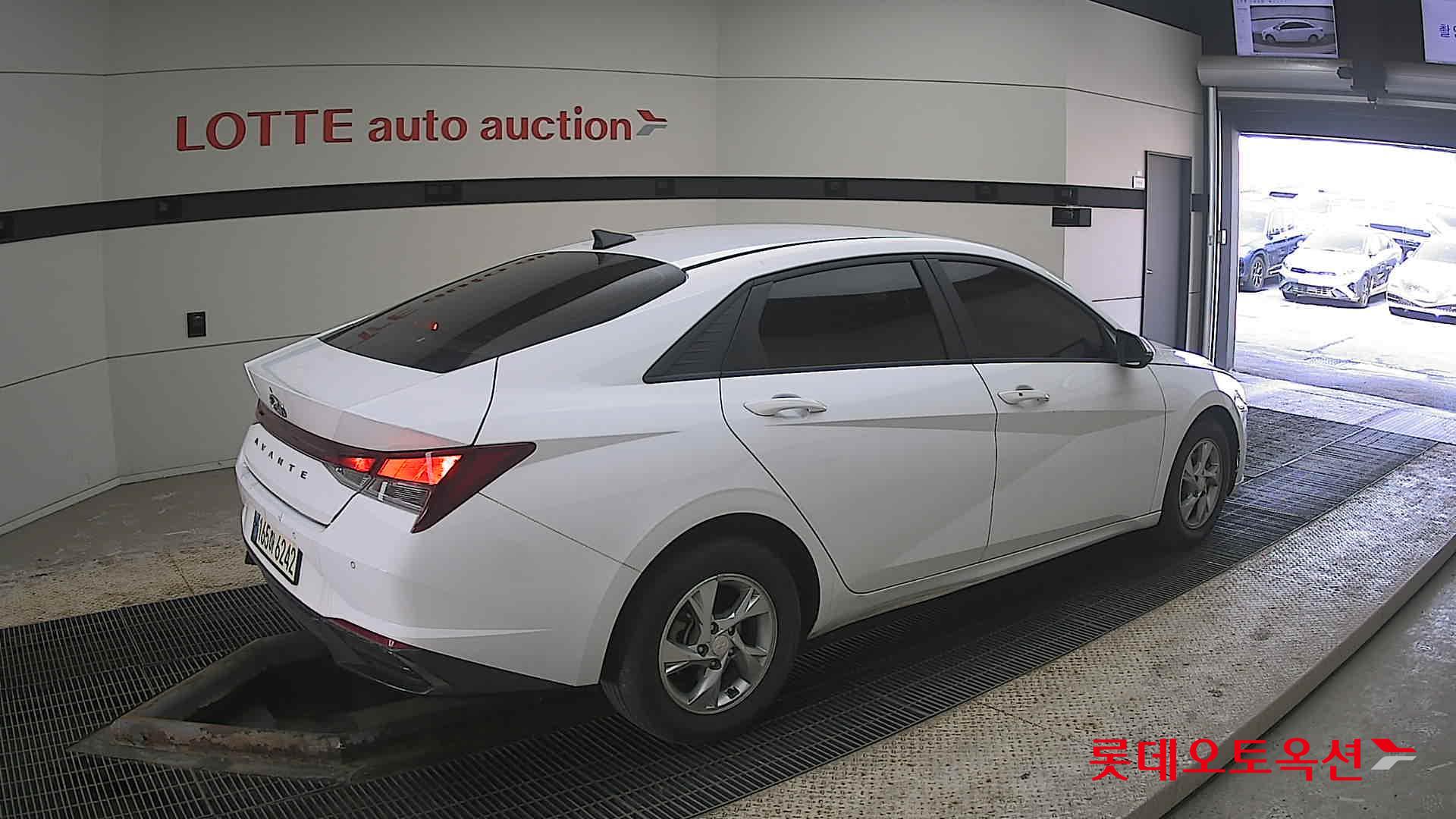 Hyundai Elantra 2022 - Image 19