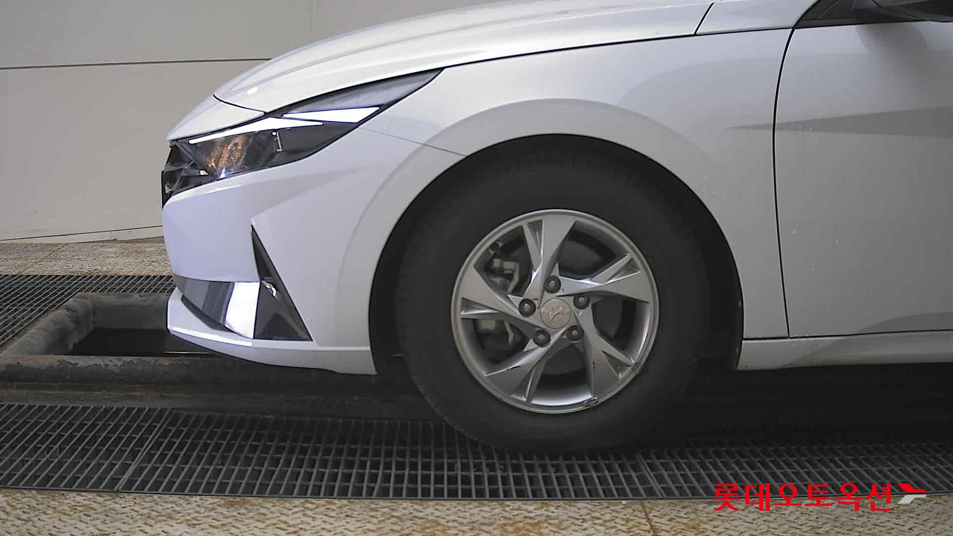 Hyundai Elantra 2022 - Image 25