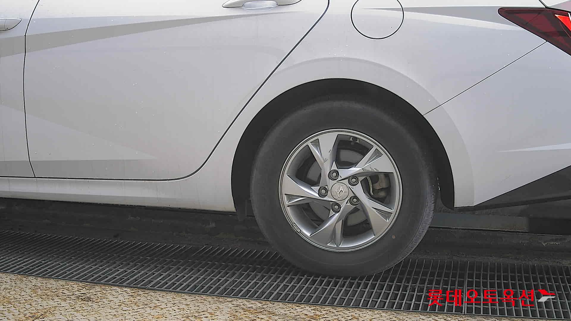 Hyundai Elantra 2022 - Image 26