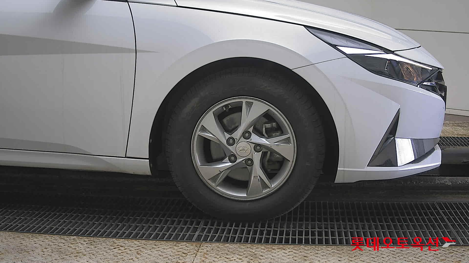 Hyundai Elantra 2022 - Image 27