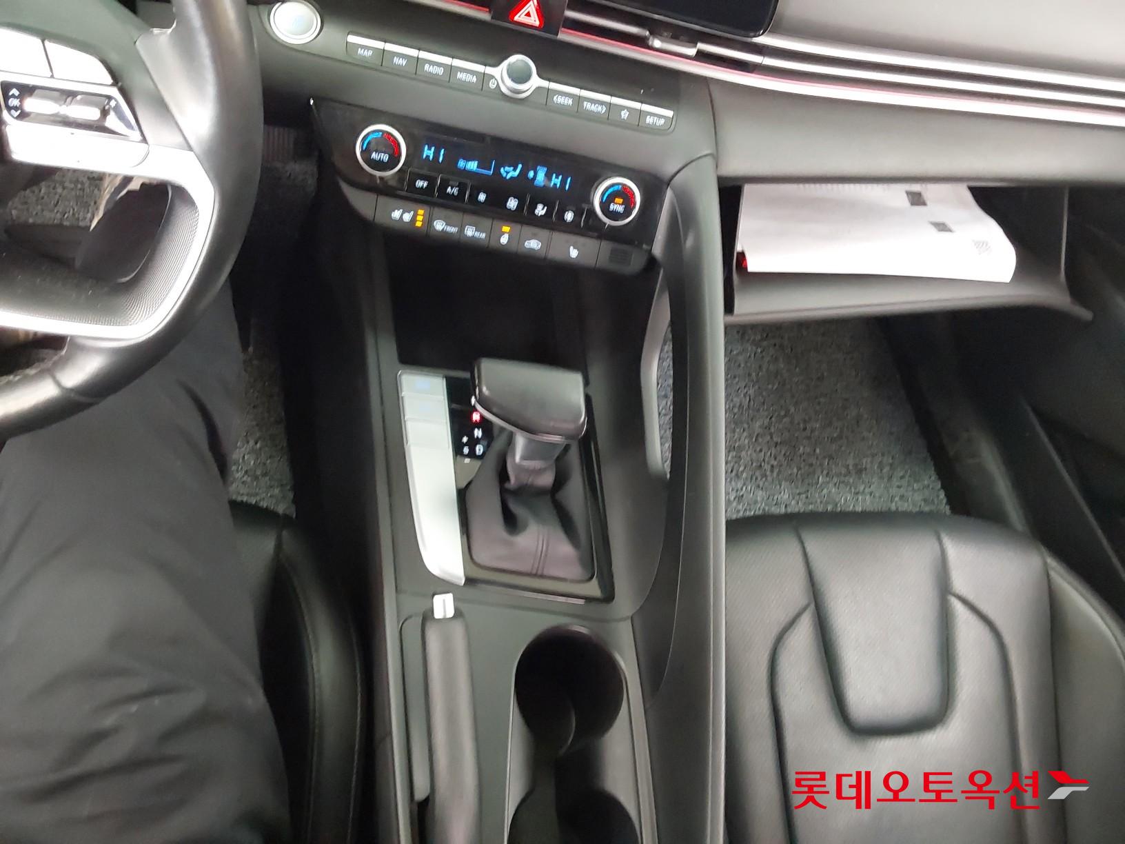 Hyundai Elantra 2022 - Image 35
