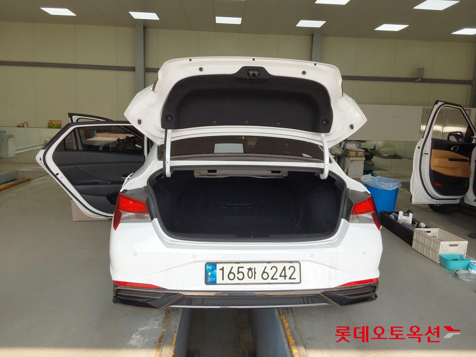 Hyundai Elantra 2022 - Image 9