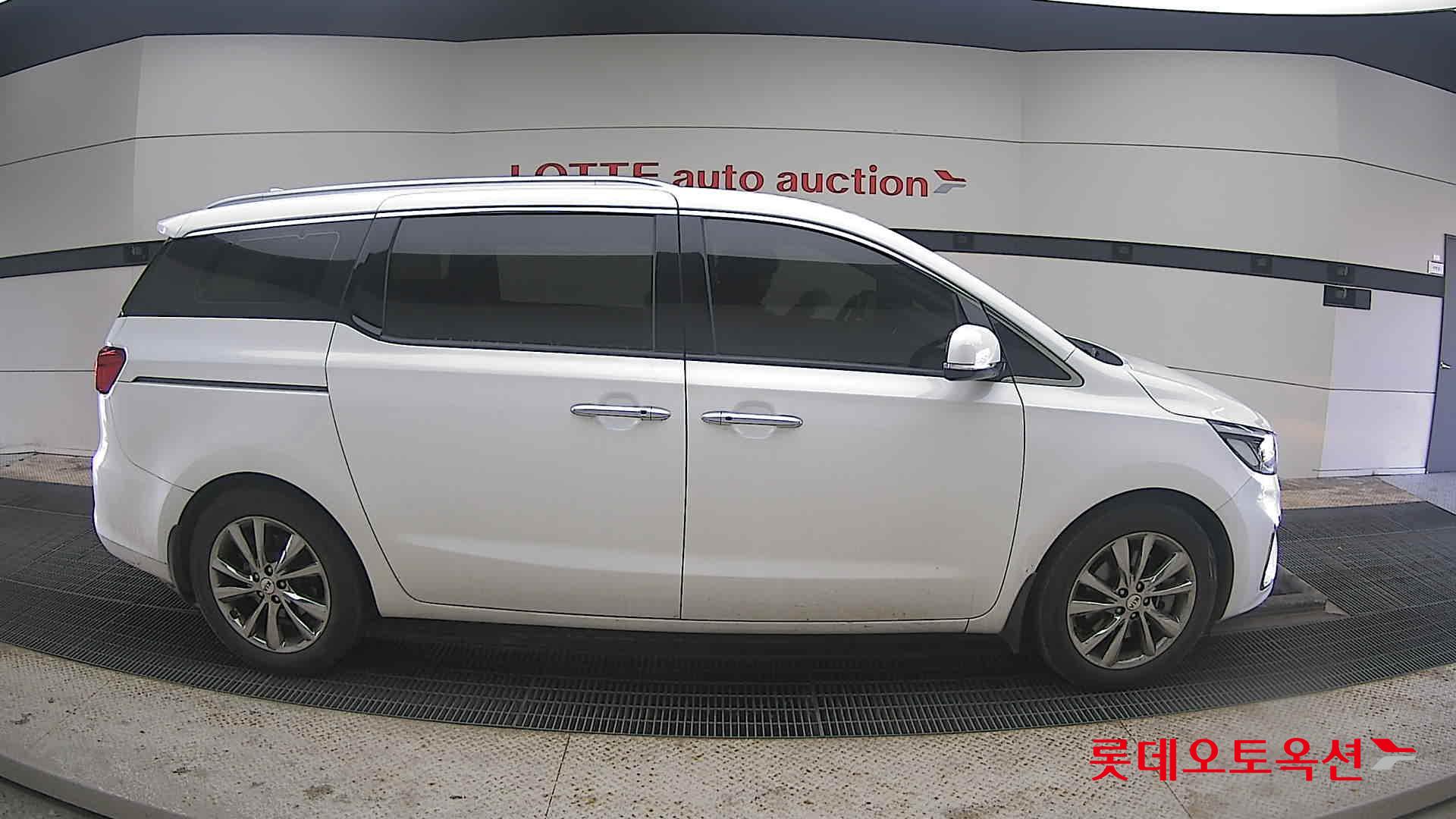 Kia New Carnival 2020 - Image 21
