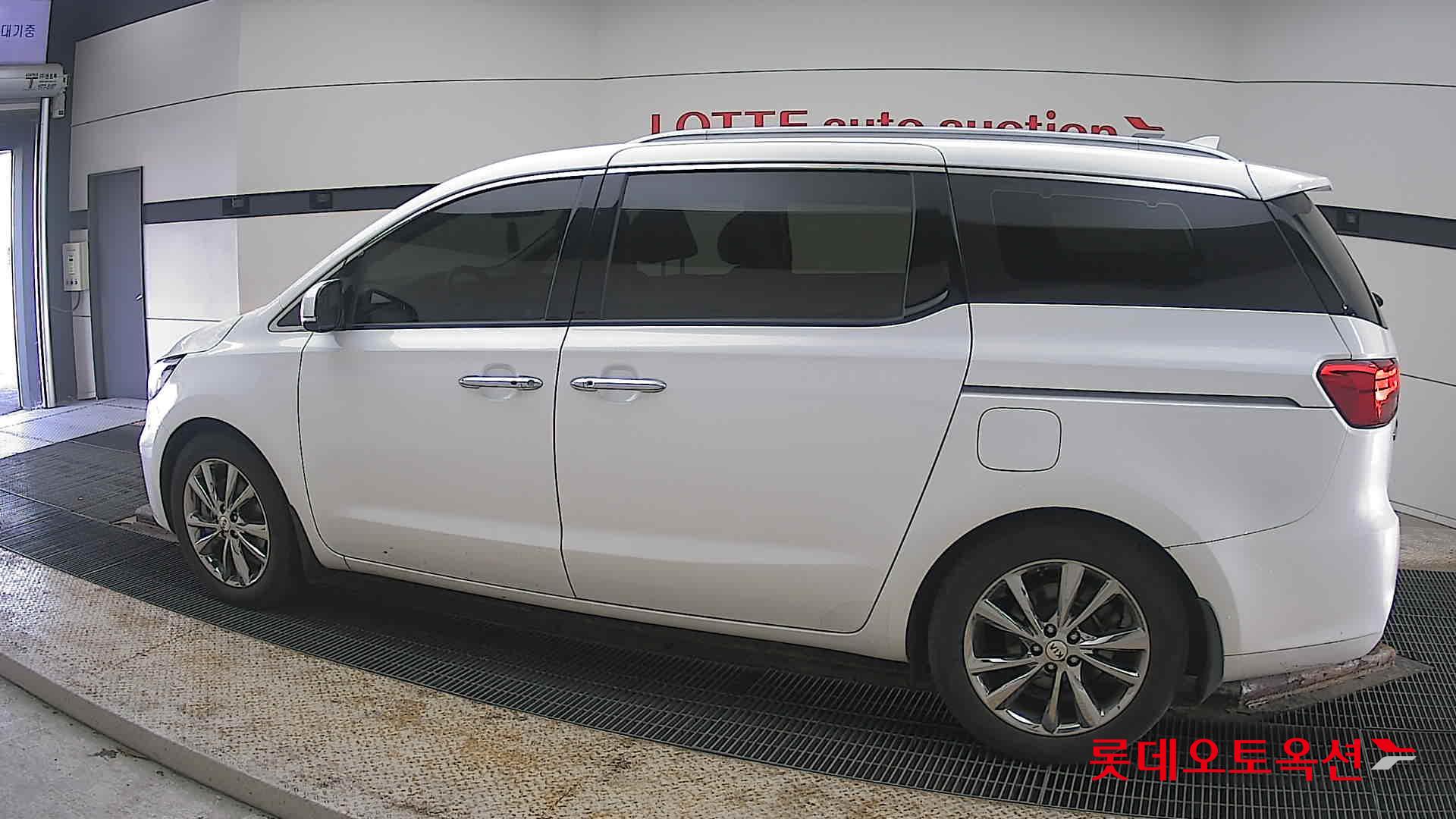 Kia New Carnival 2020 - Image 14