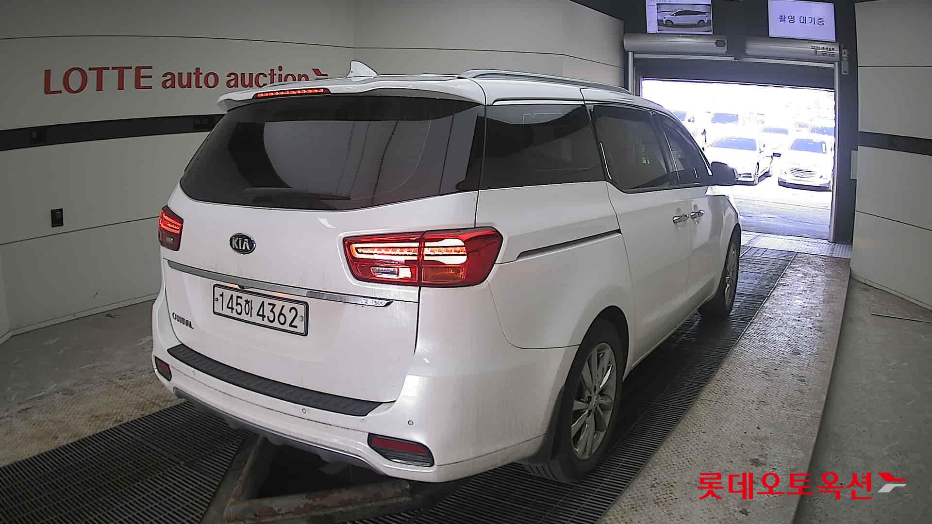 Kia New Carnival 2020 - Image 18