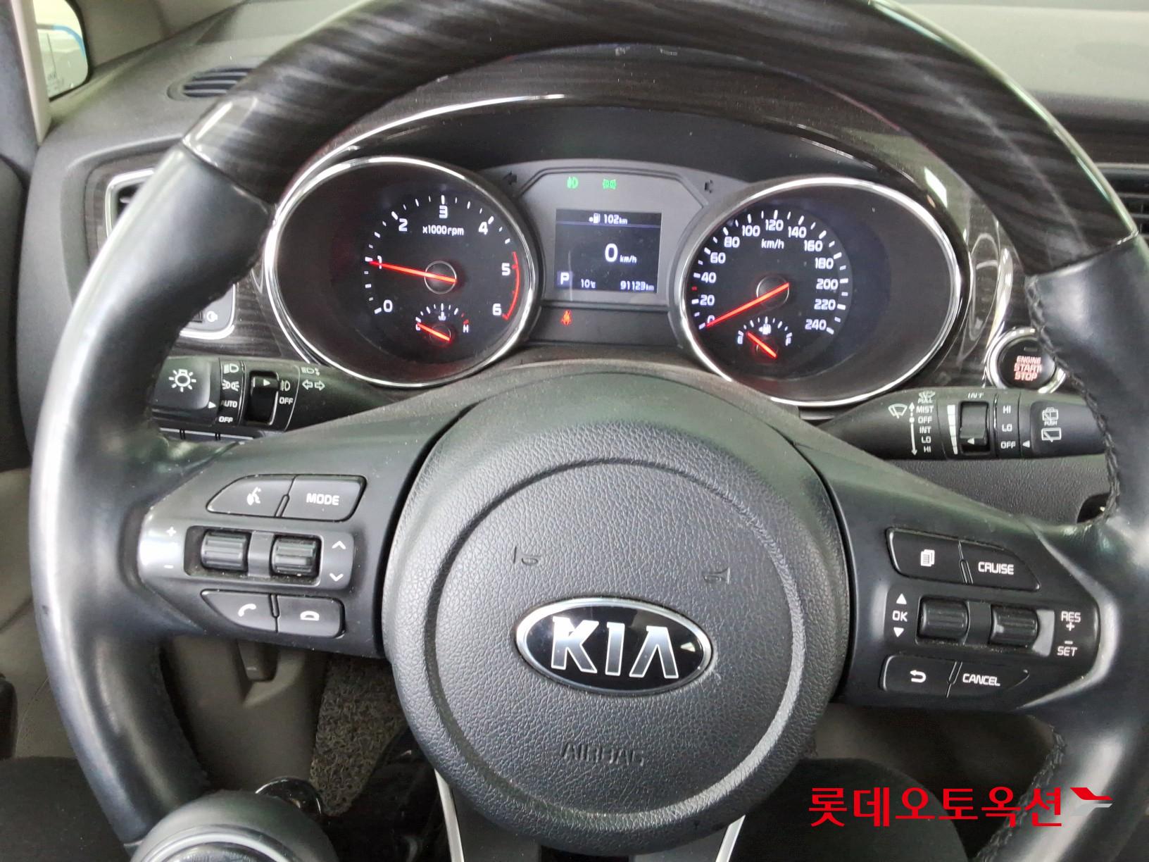 Kia New Carnival 2020 - Image 30