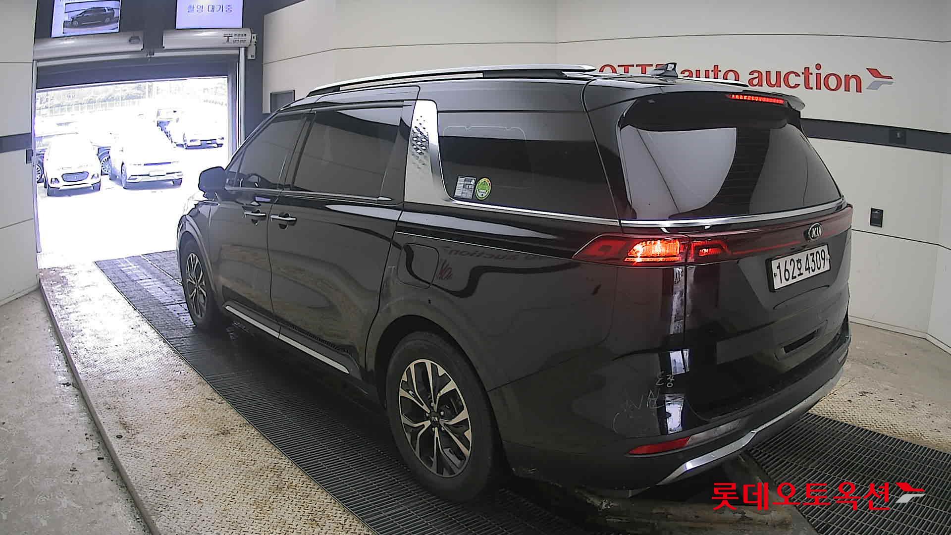 Kia Carnival 2021 - Image 4