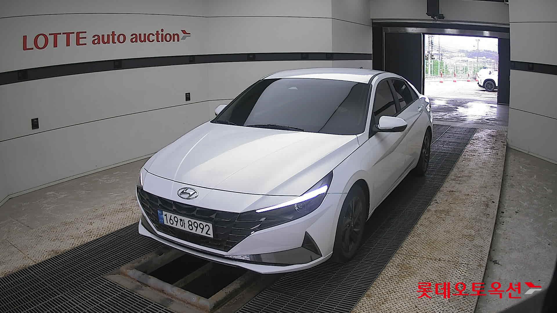 Hyundai Elantra 2023 - Image 10