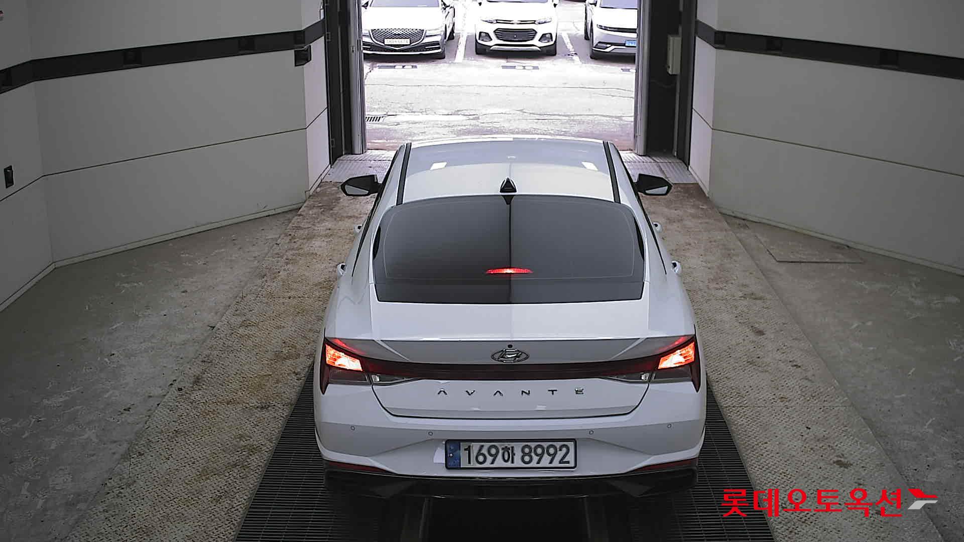 Hyundai Elantra 2023 - Image 17