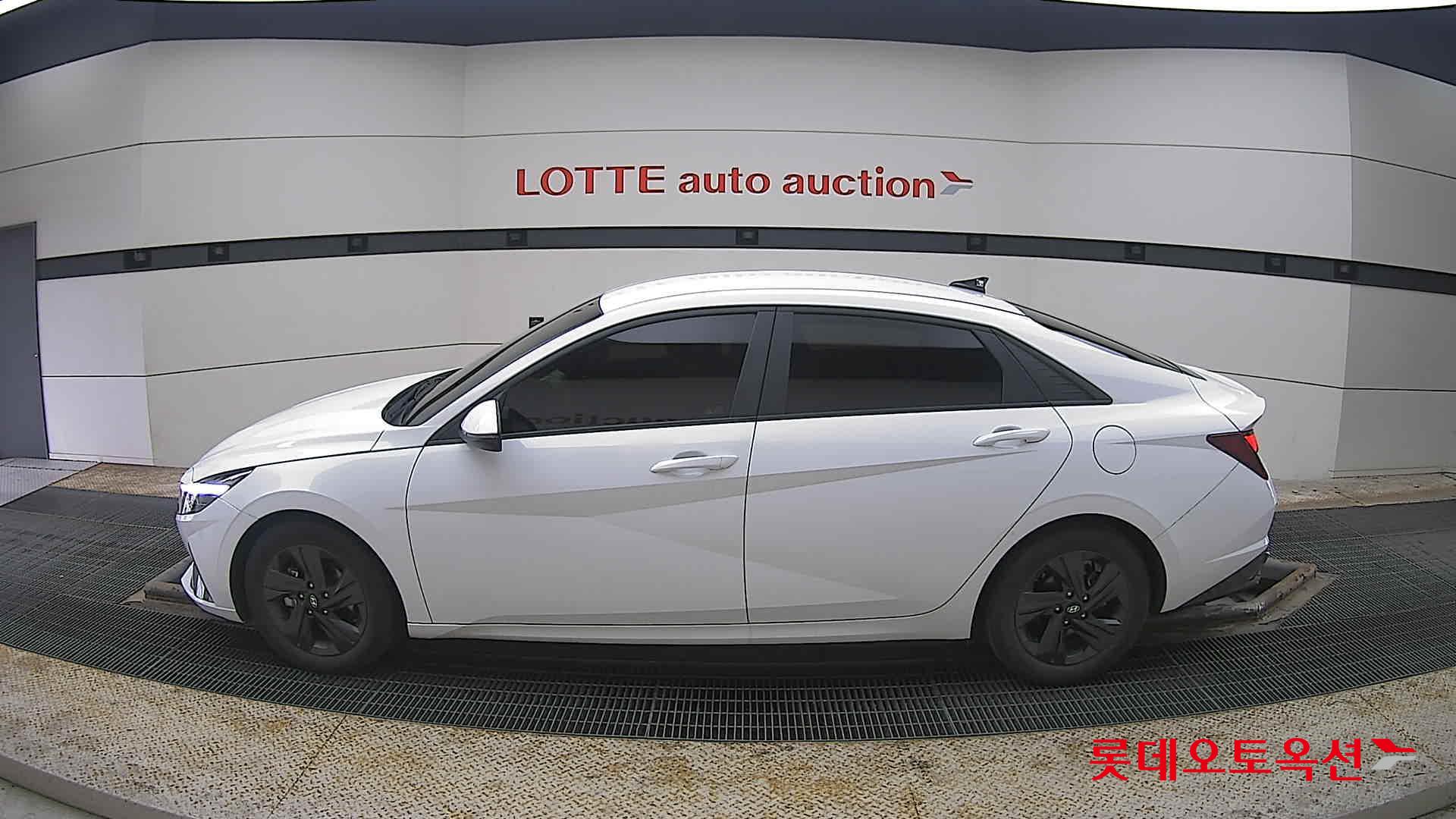 Hyundai Elantra 2023 - Image 13