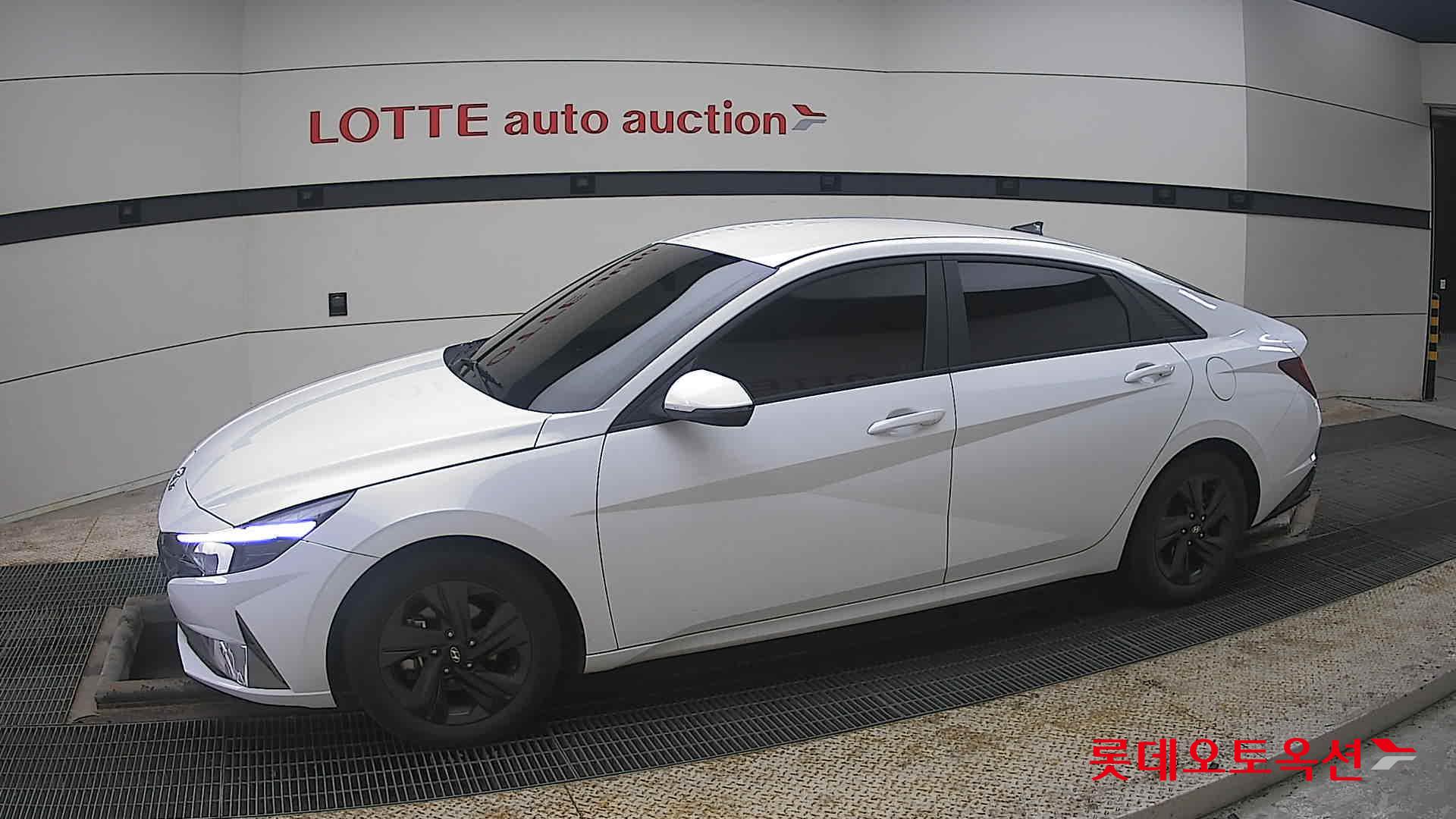 Hyundai Elantra 2023 - Image 12