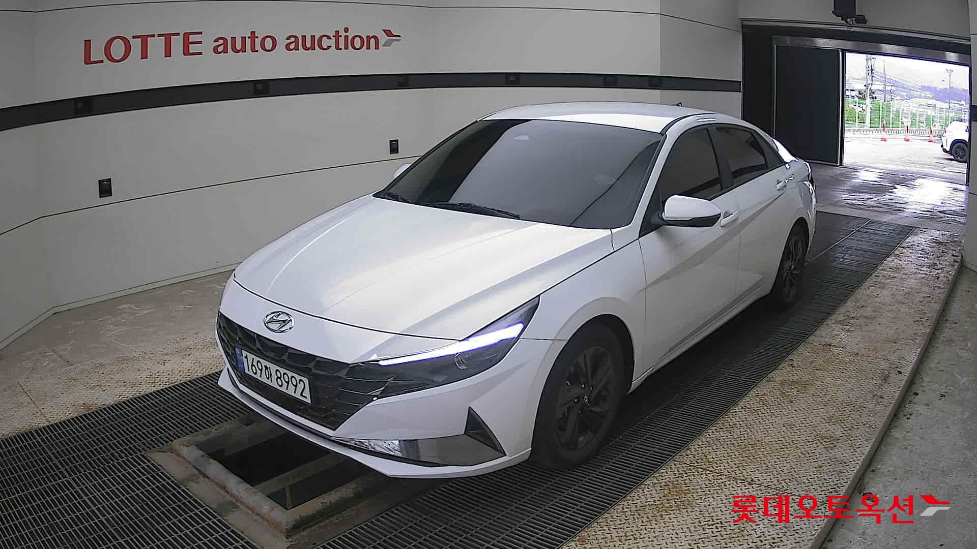 Hyundai Elantra 2023 - Image 3