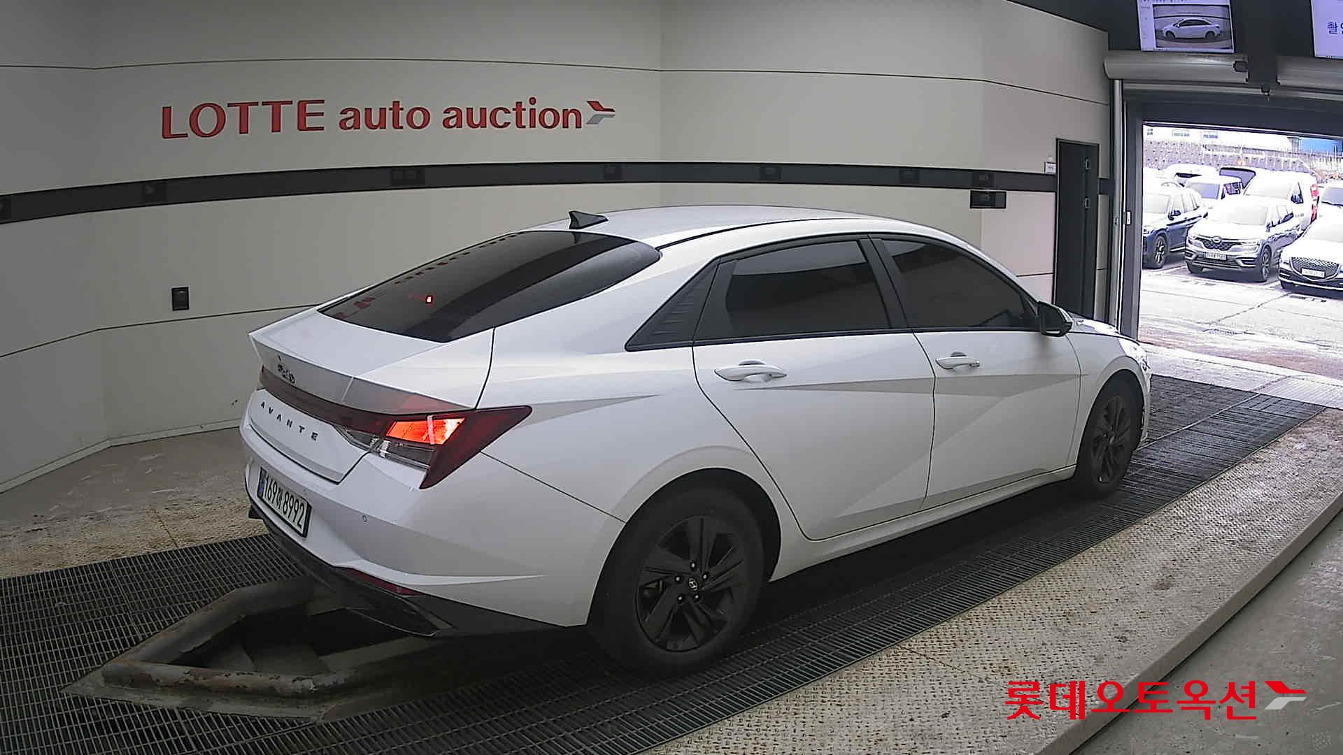 Hyundai Elantra 2023 - Image 19