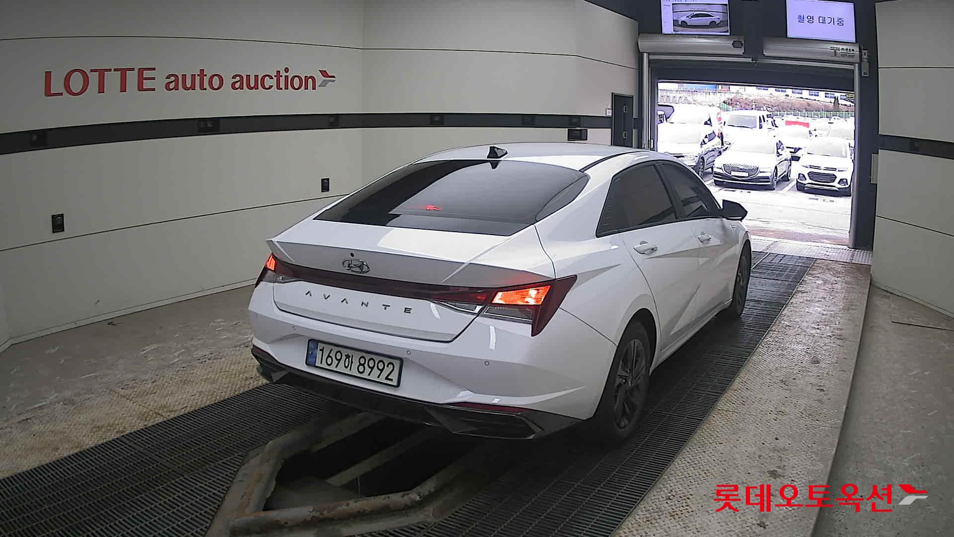 Hyundai Elantra 2023 - Image 18