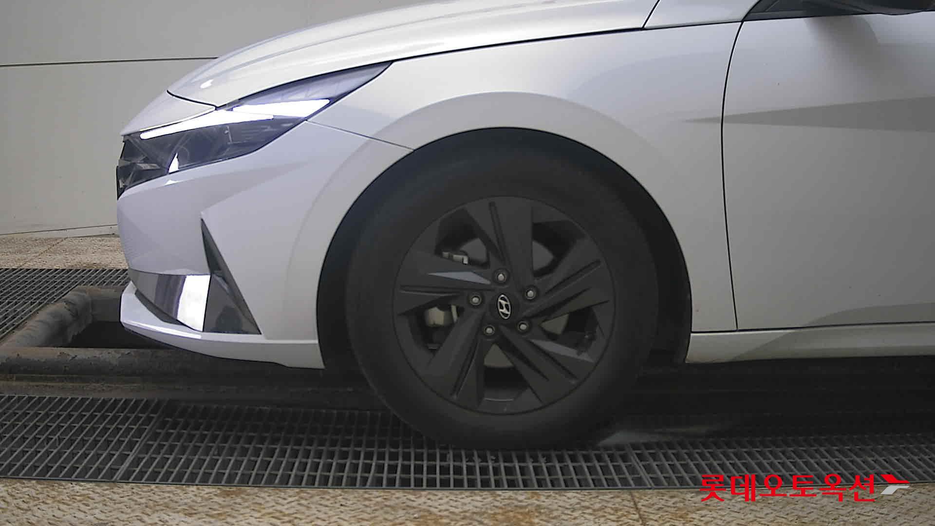 Hyundai Elantra 2023 - Image 25