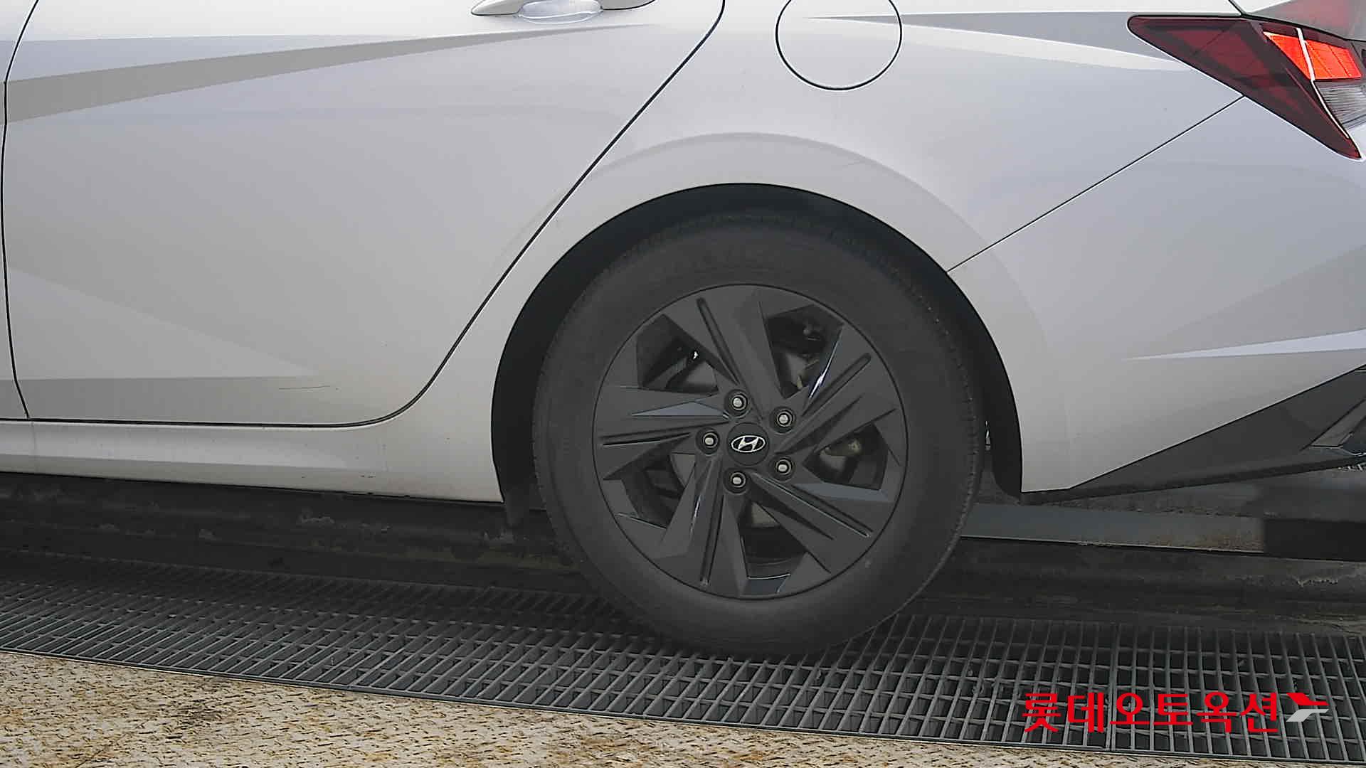 Hyundai Elantra 2023 - Image 26