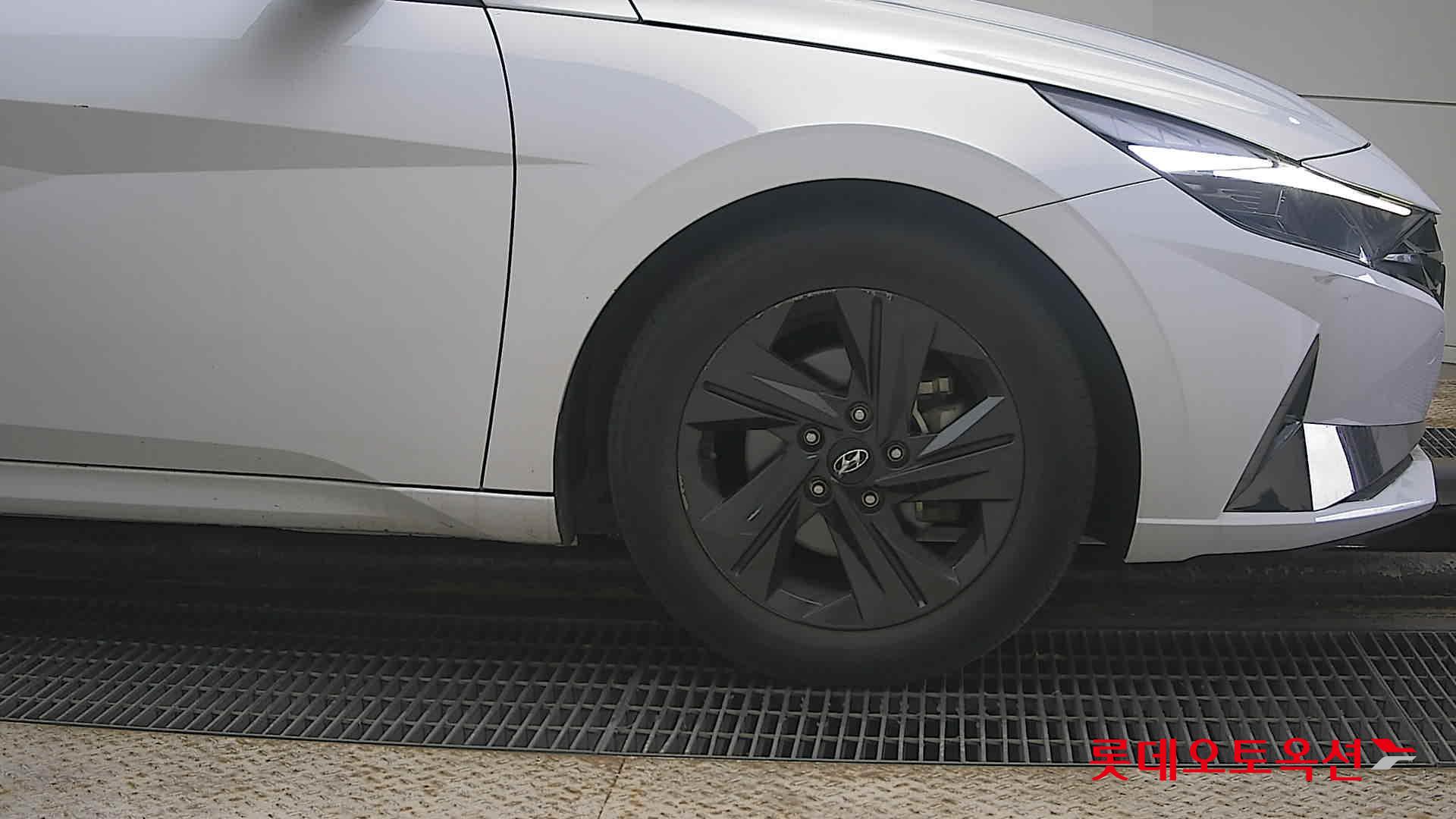 Hyundai Elantra 2023 - Image 27