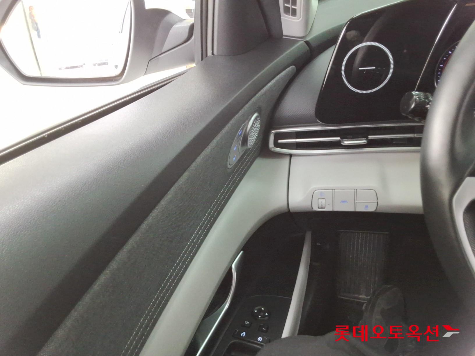 Hyundai Elantra 2023 - Image 29