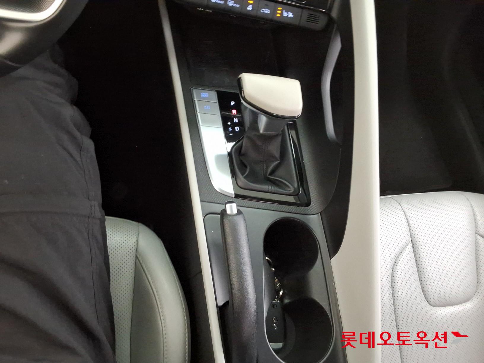 Hyundai Elantra 2023 - Image 32