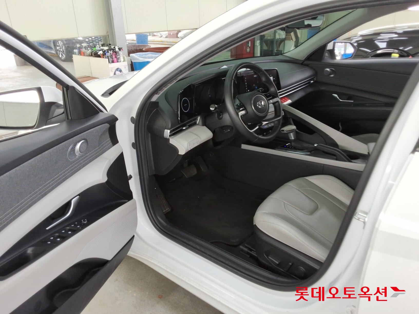 Hyundai Elantra 2023 - Image 35