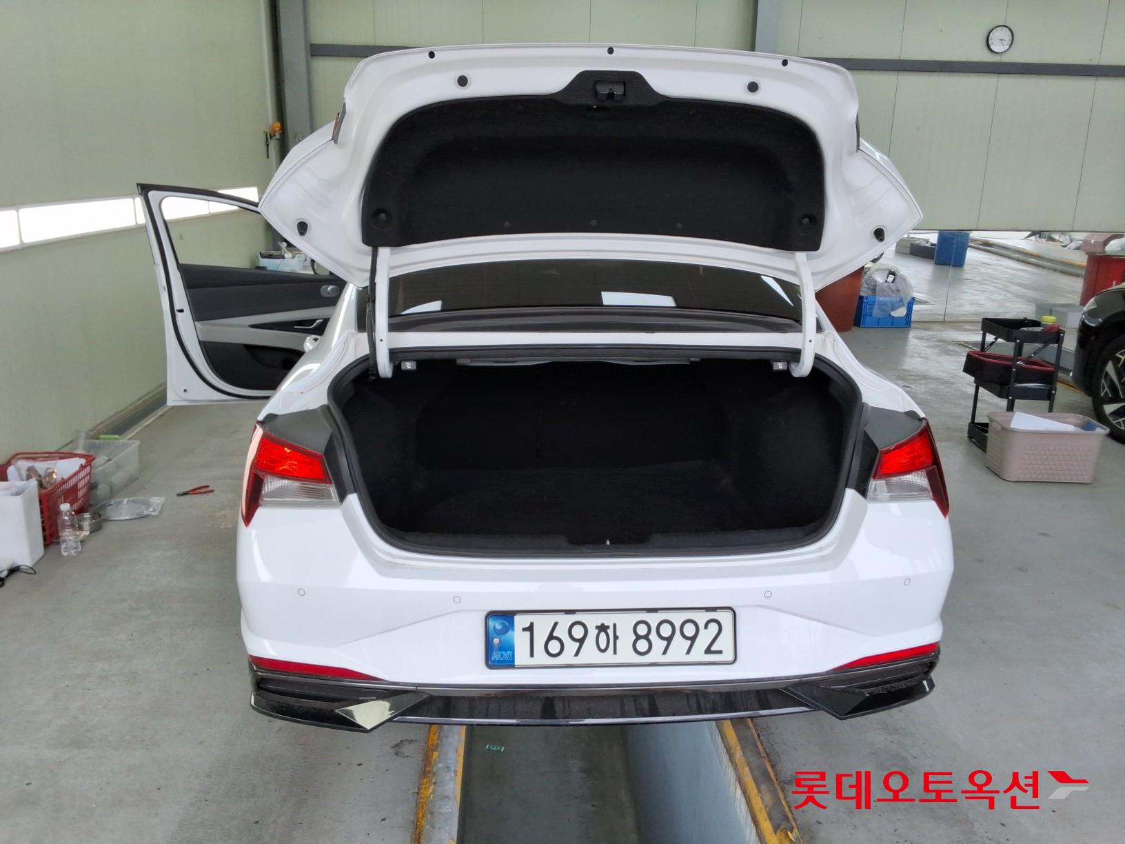 Hyundai Elantra 2023 - Image 9
