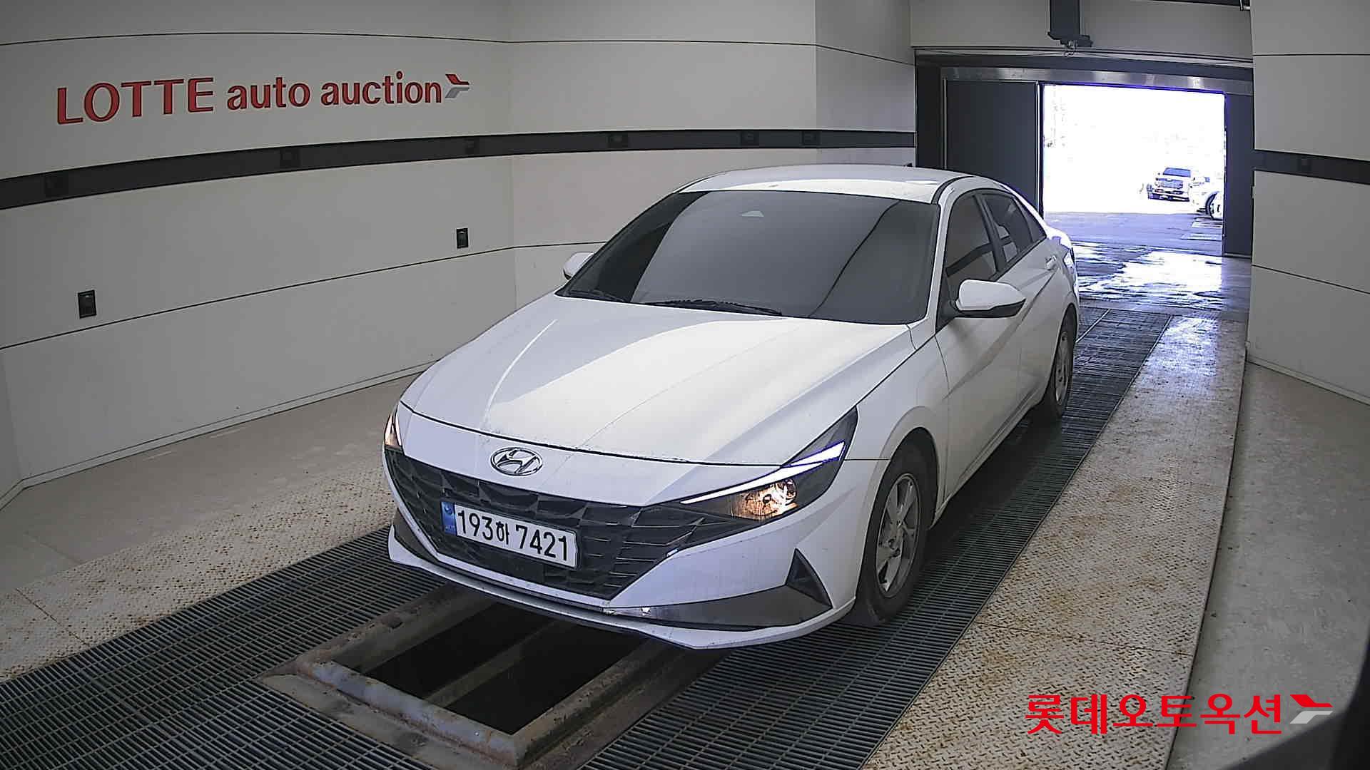 Hyundai Elantra 2022 - Image 10