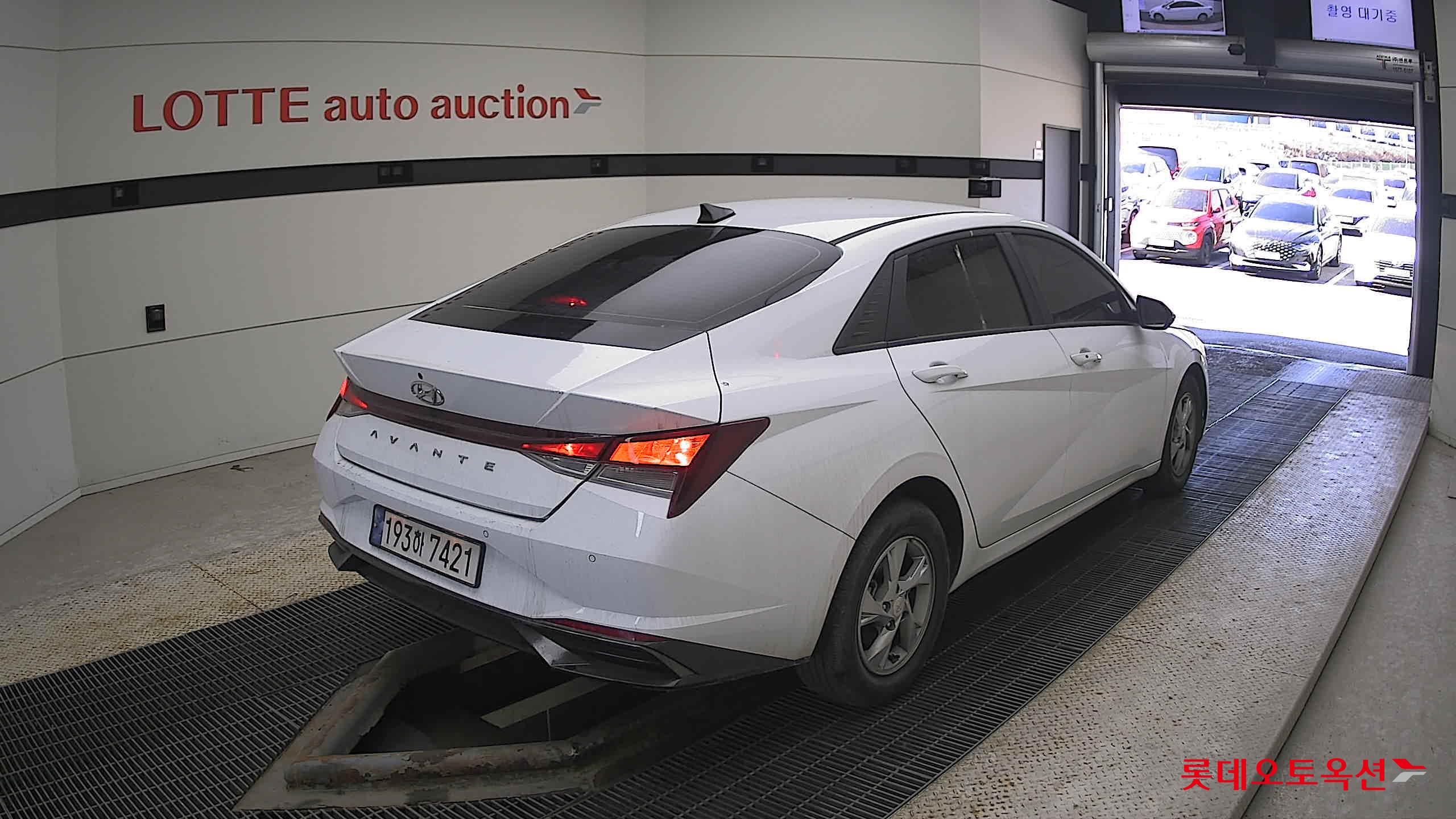 Hyundai Elantra 2022 - Image 5
