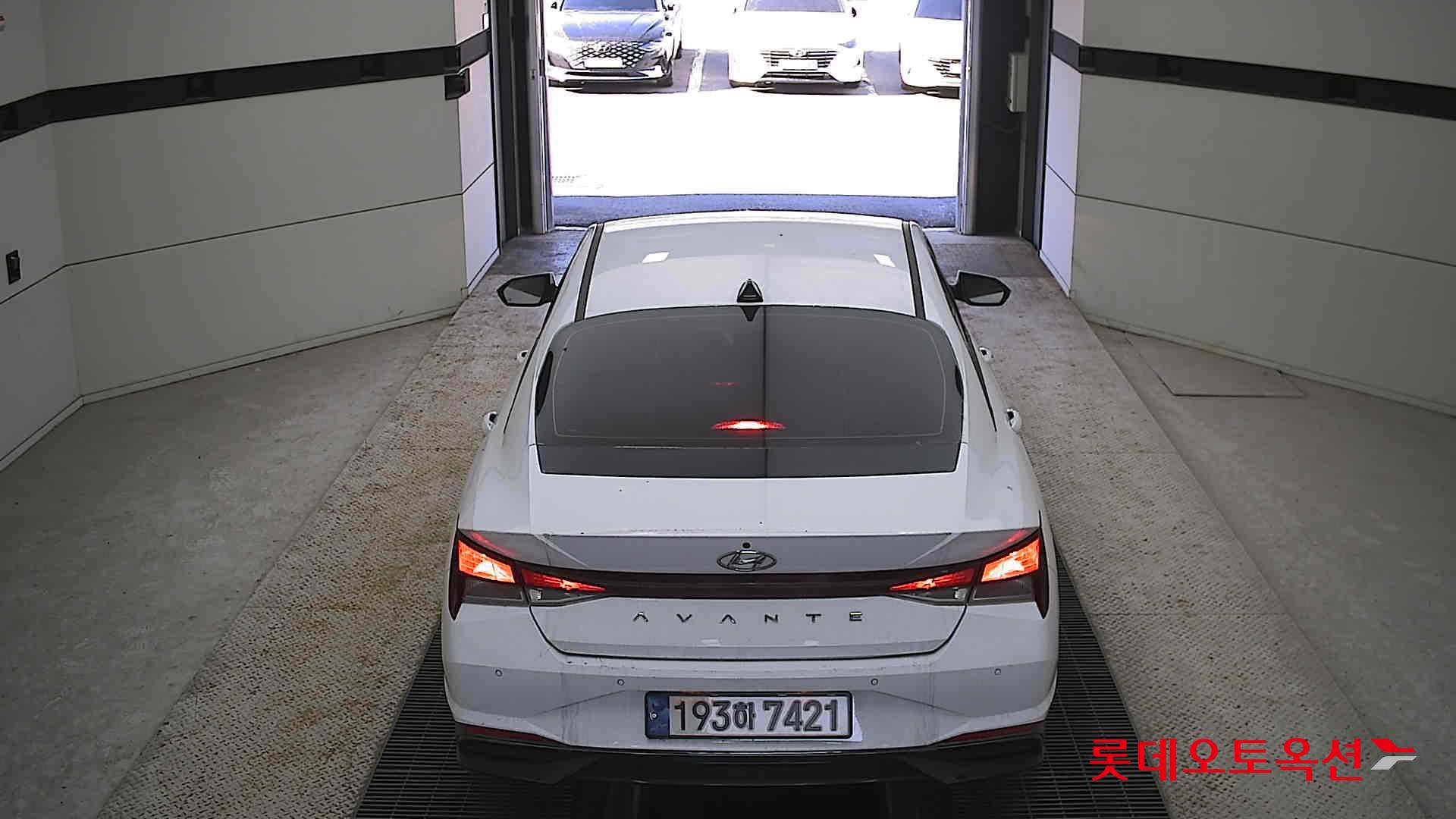 Hyundai Elantra 2022 - Image 17