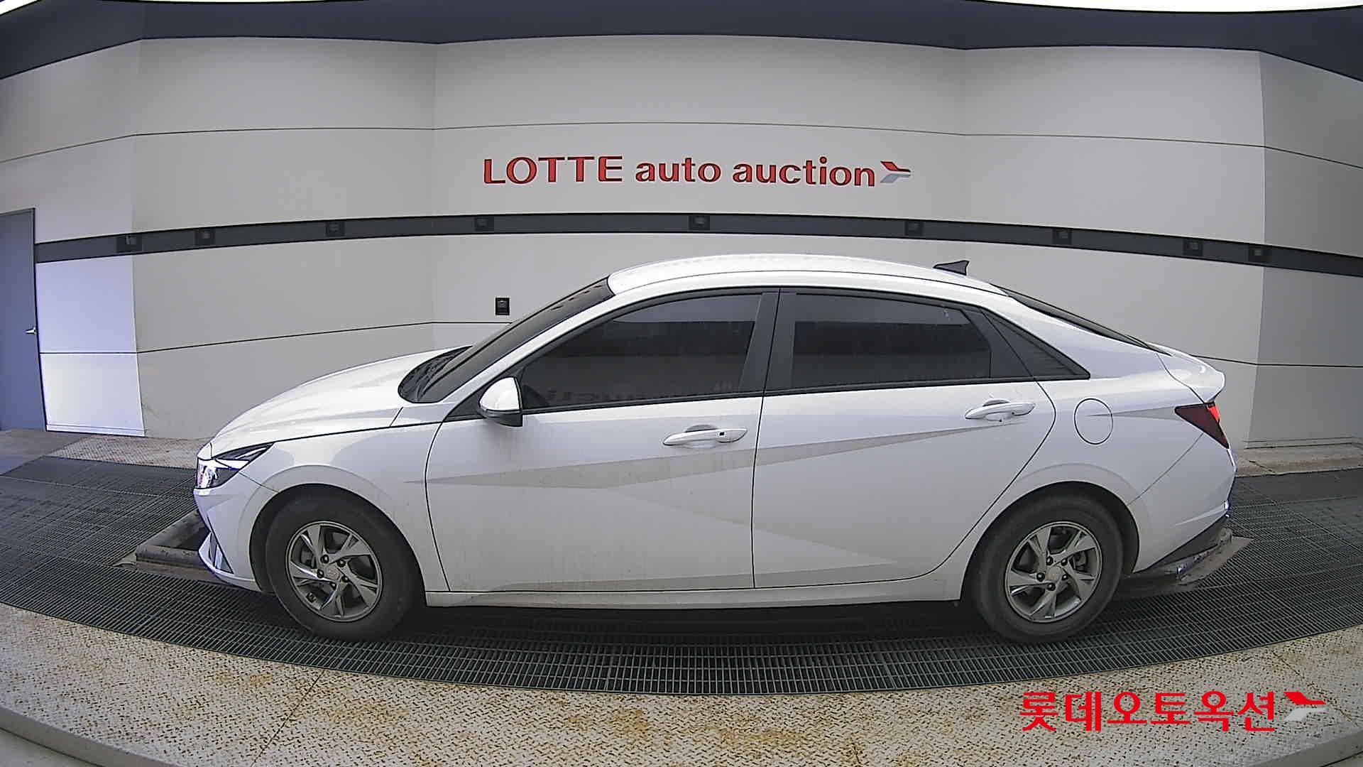 Hyundai Elantra 2022 - Image 13