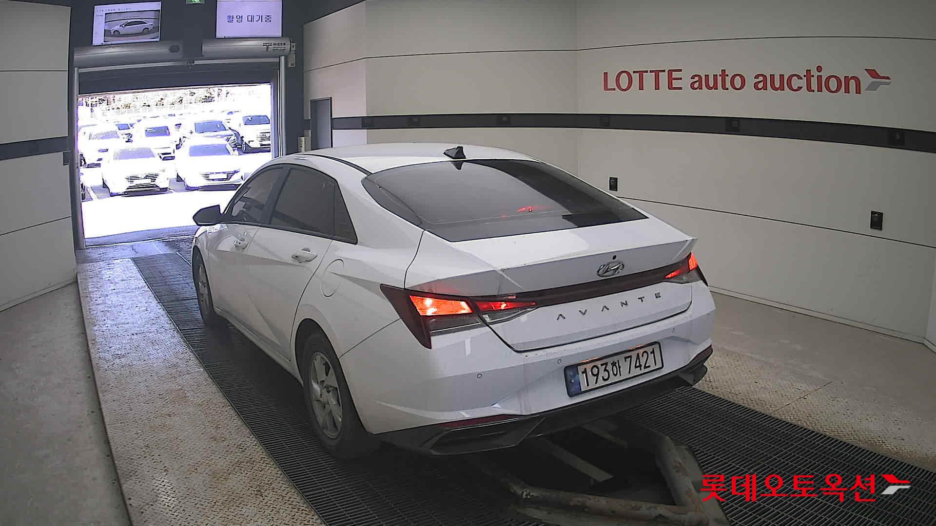 Hyundai Elantra 2022 - Image 16