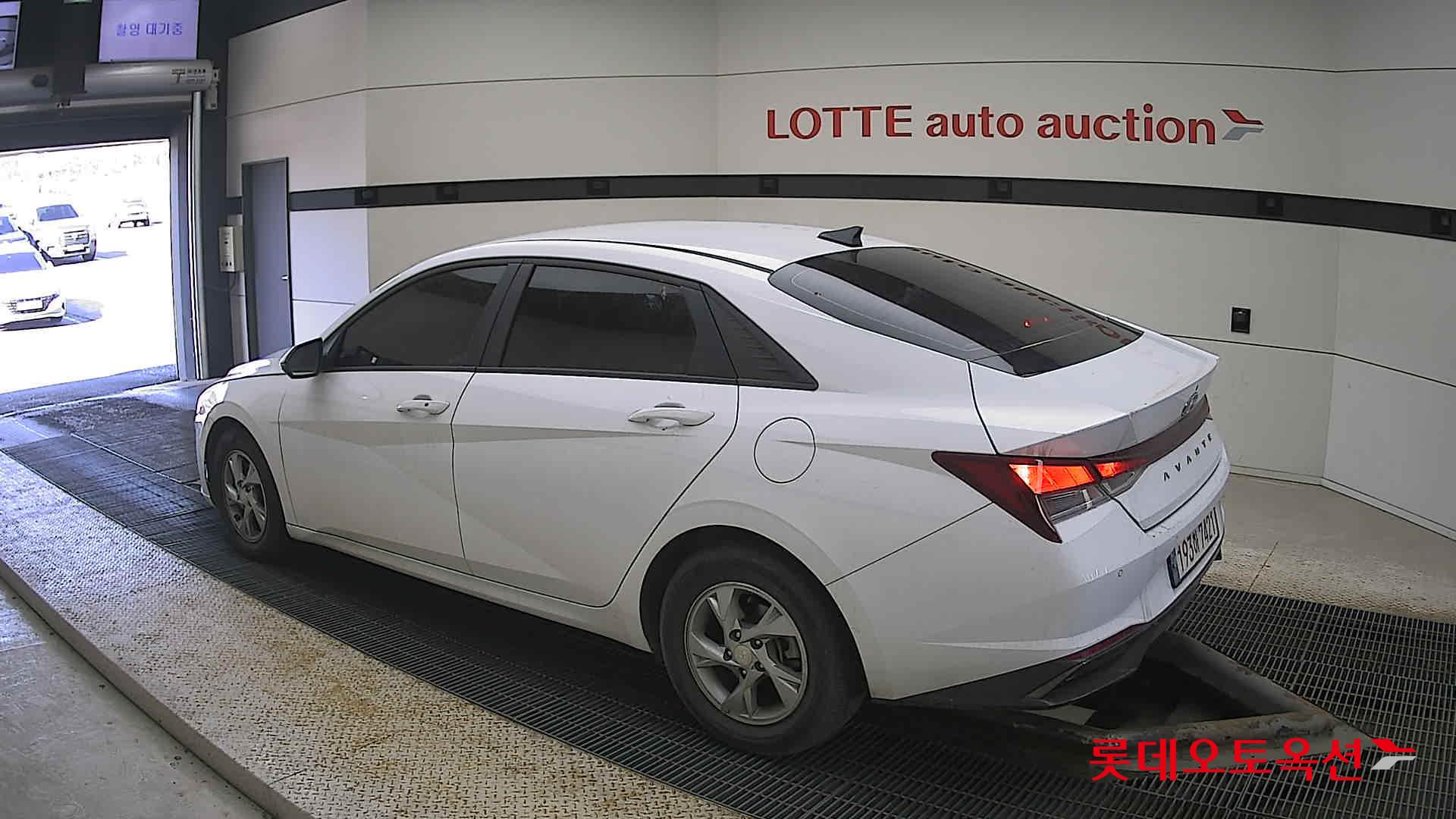 Hyundai Elantra 2022 - Image 15