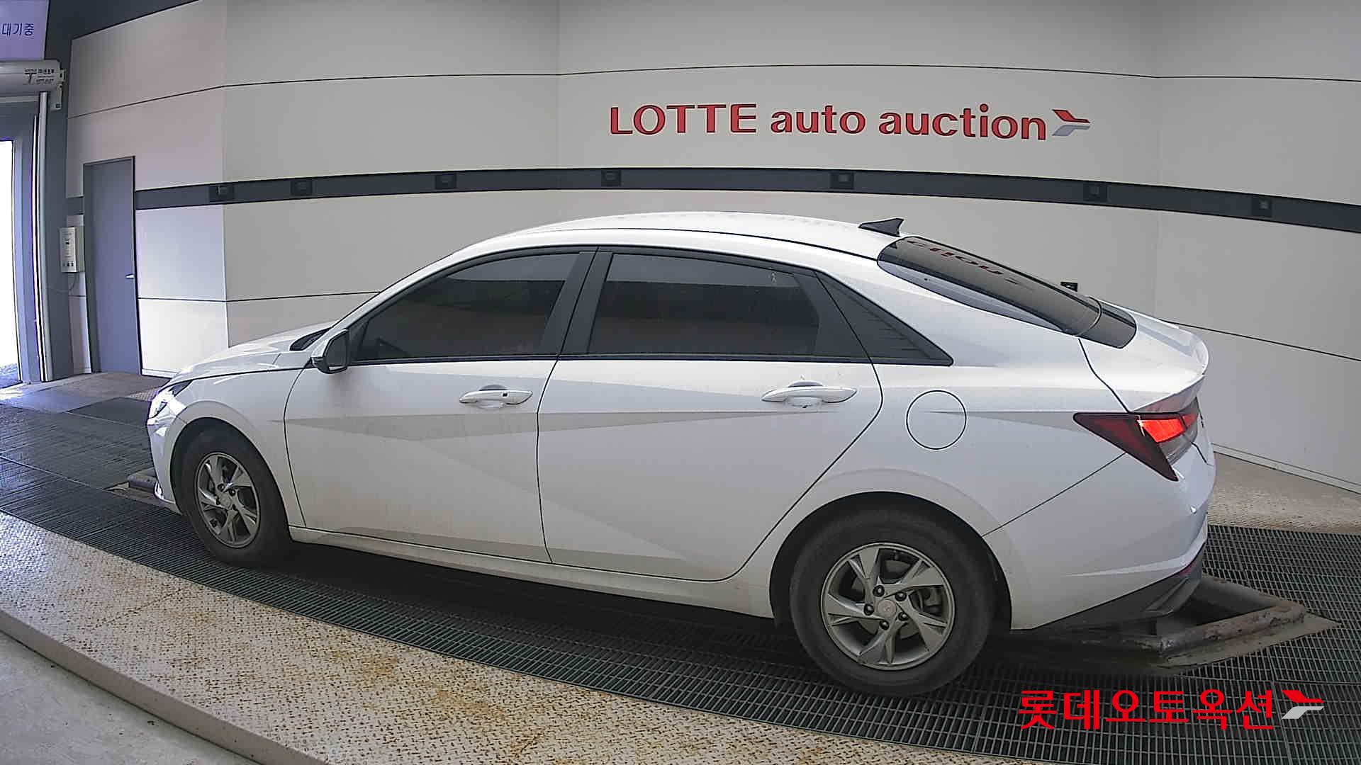 Hyundai Elantra 2022 - Image 14